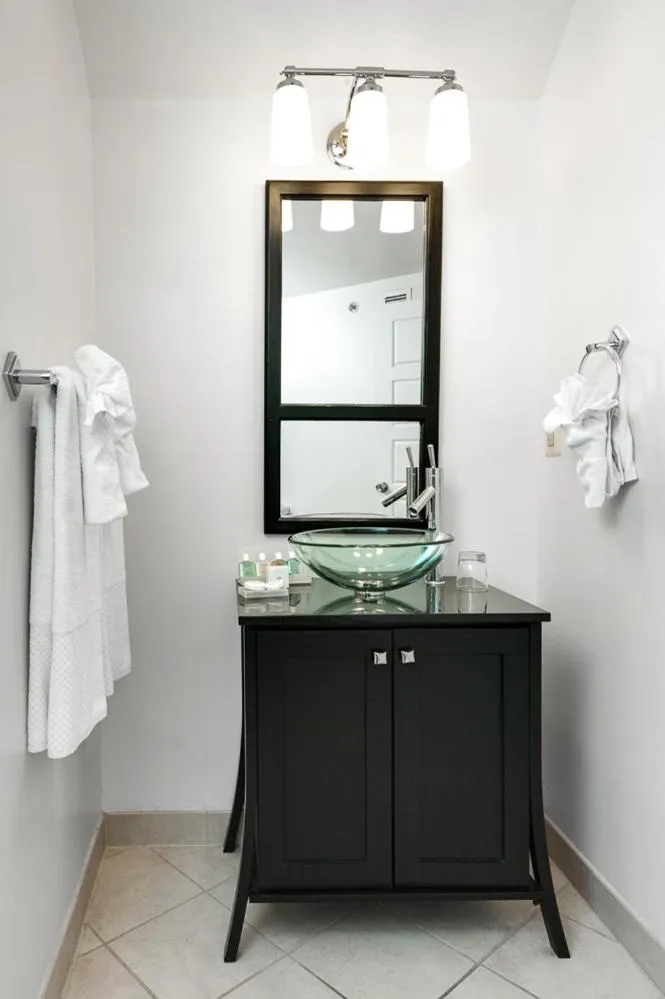 Bathroom in Hotel Brexton, Trademark Collection by Wyndham