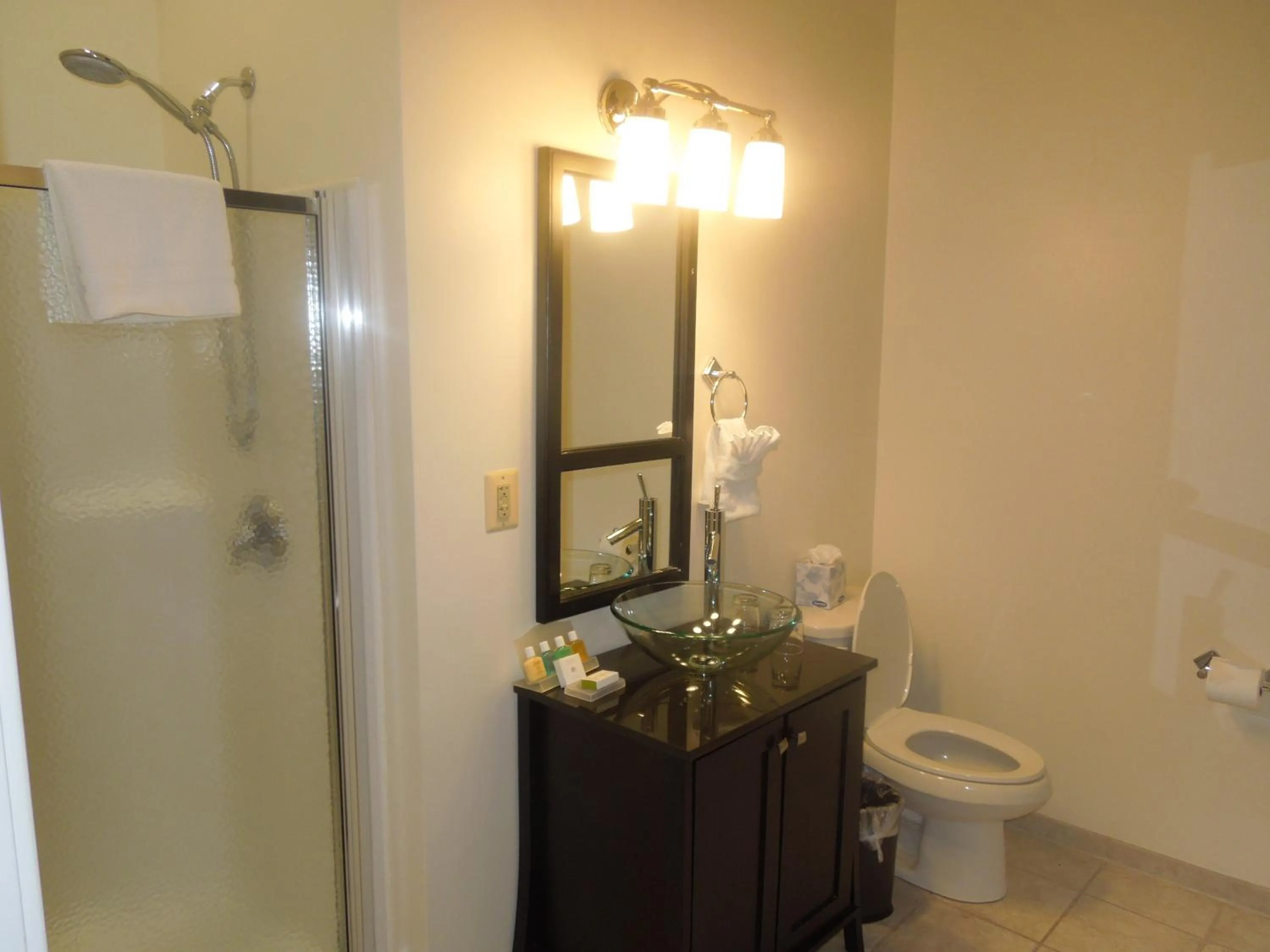 Bathroom in Hotel Brexton, Trademark Collection by Wyndham