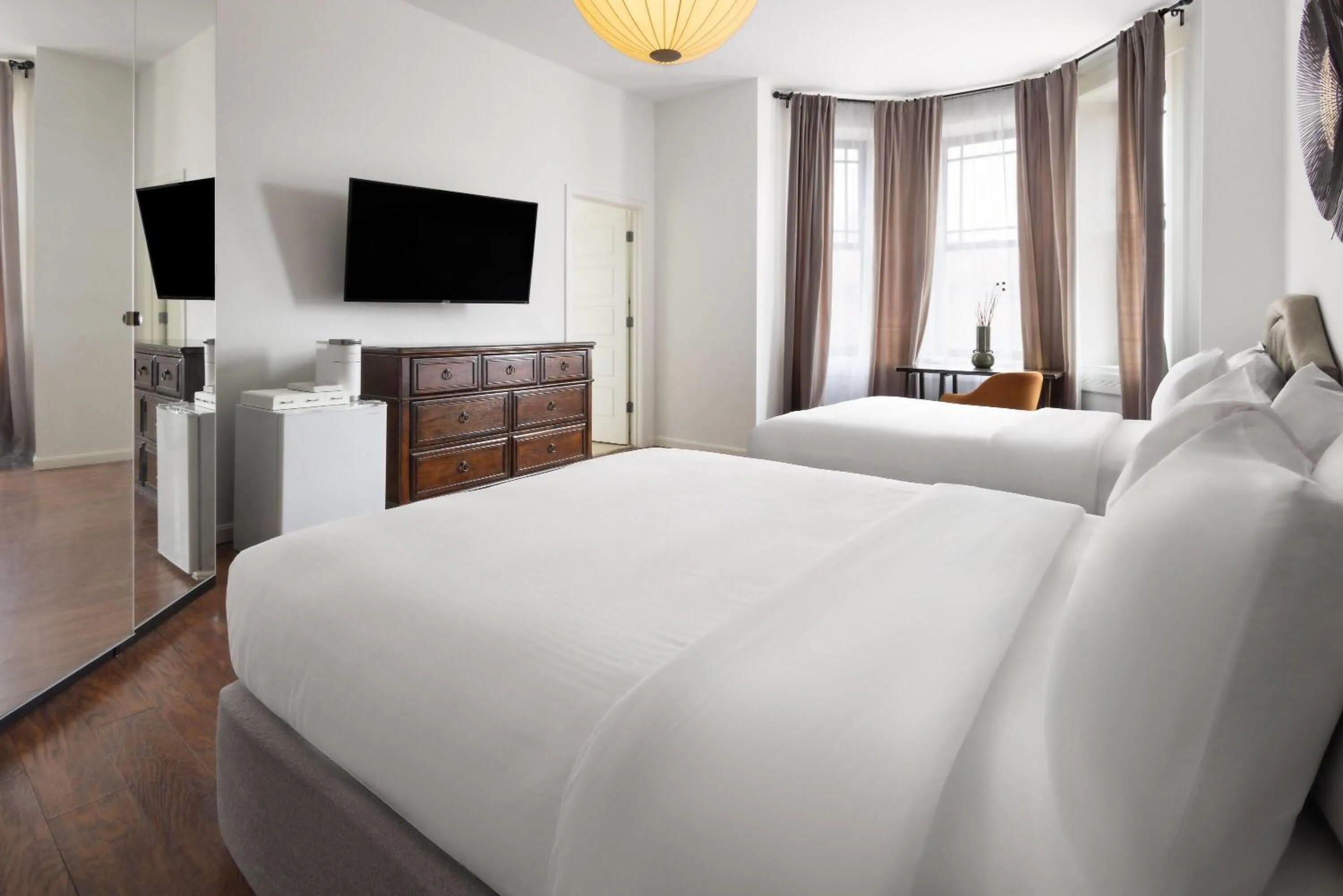 Photo of the whole room, Bed in Hotel Brexton, Trademark Collection by Wyndham