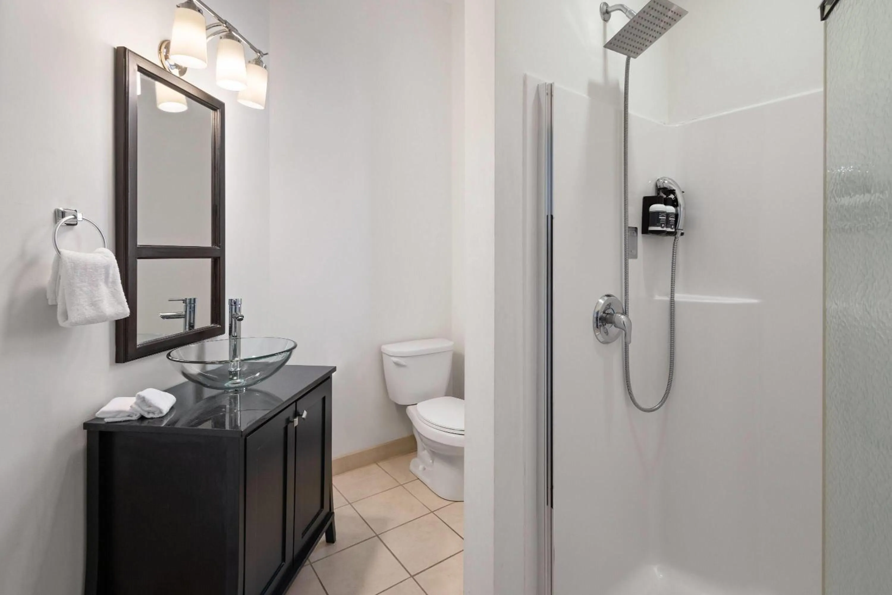 Bathroom in Hotel Brexton, Trademark Collection by Wyndham