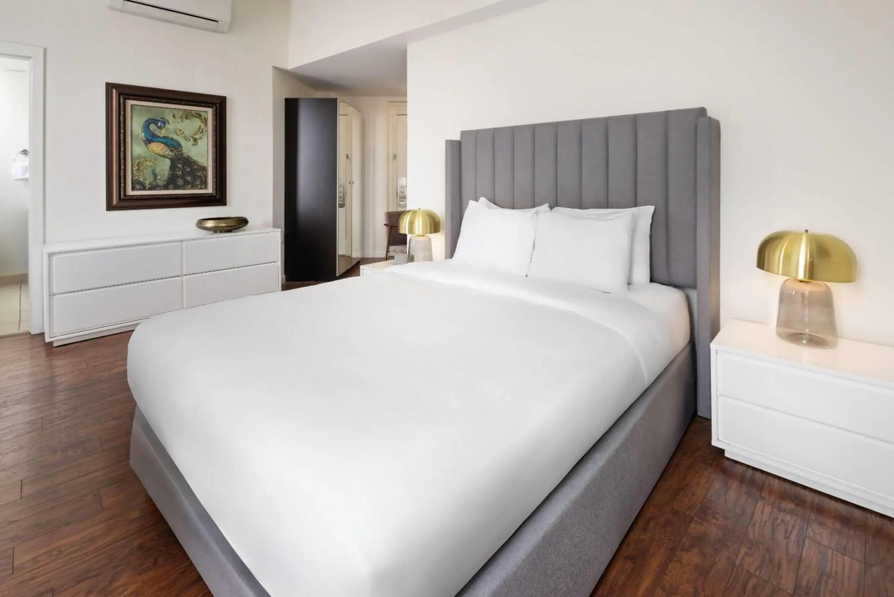 Photo of the whole room, Bed in Hotel Brexton, Trademark Collection by Wyndham Photo of the whole room, Bed in Hotel Brexton, Trademark Collection by Wyndham