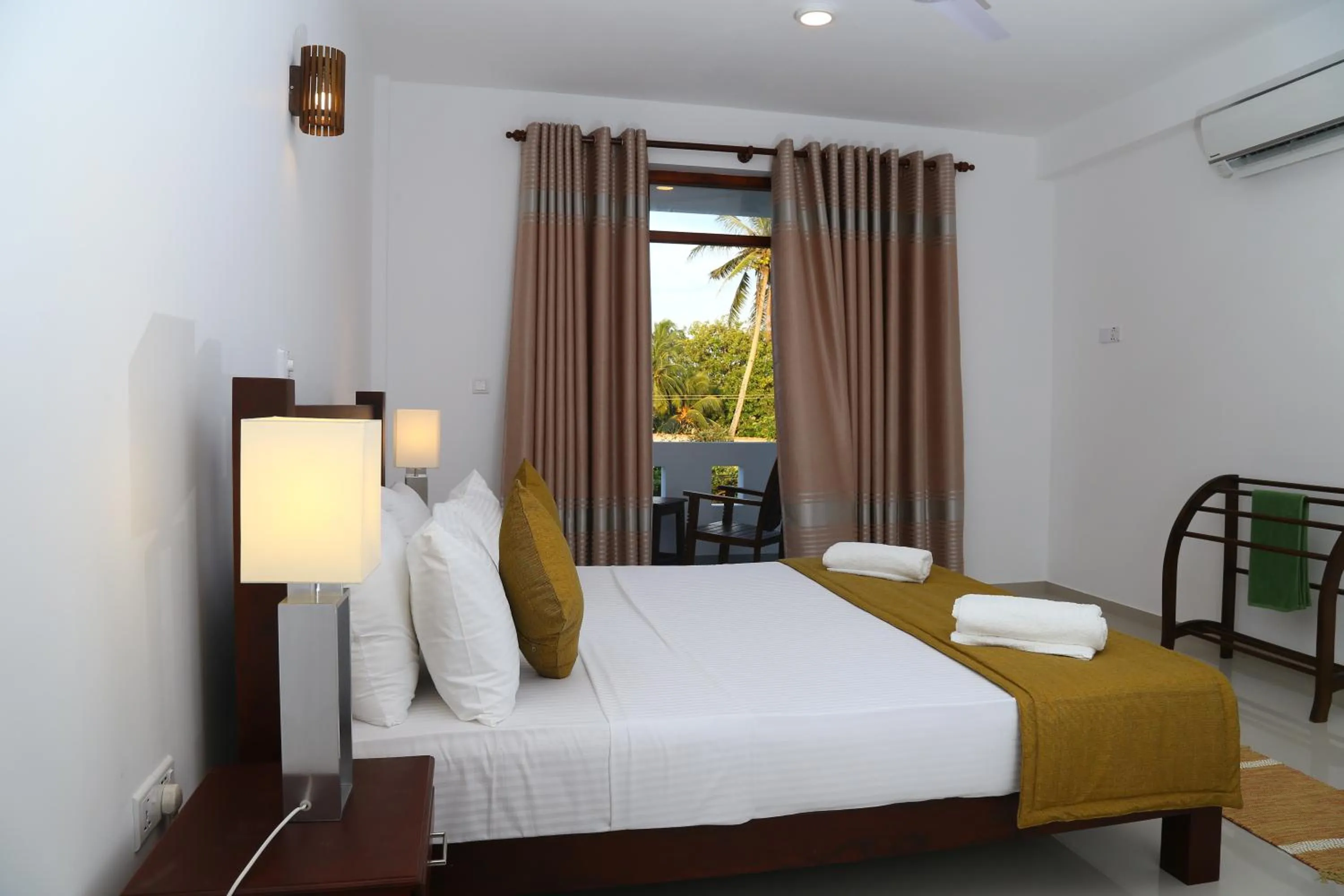 Bedroom, Bed in Hikka Regent Hotel