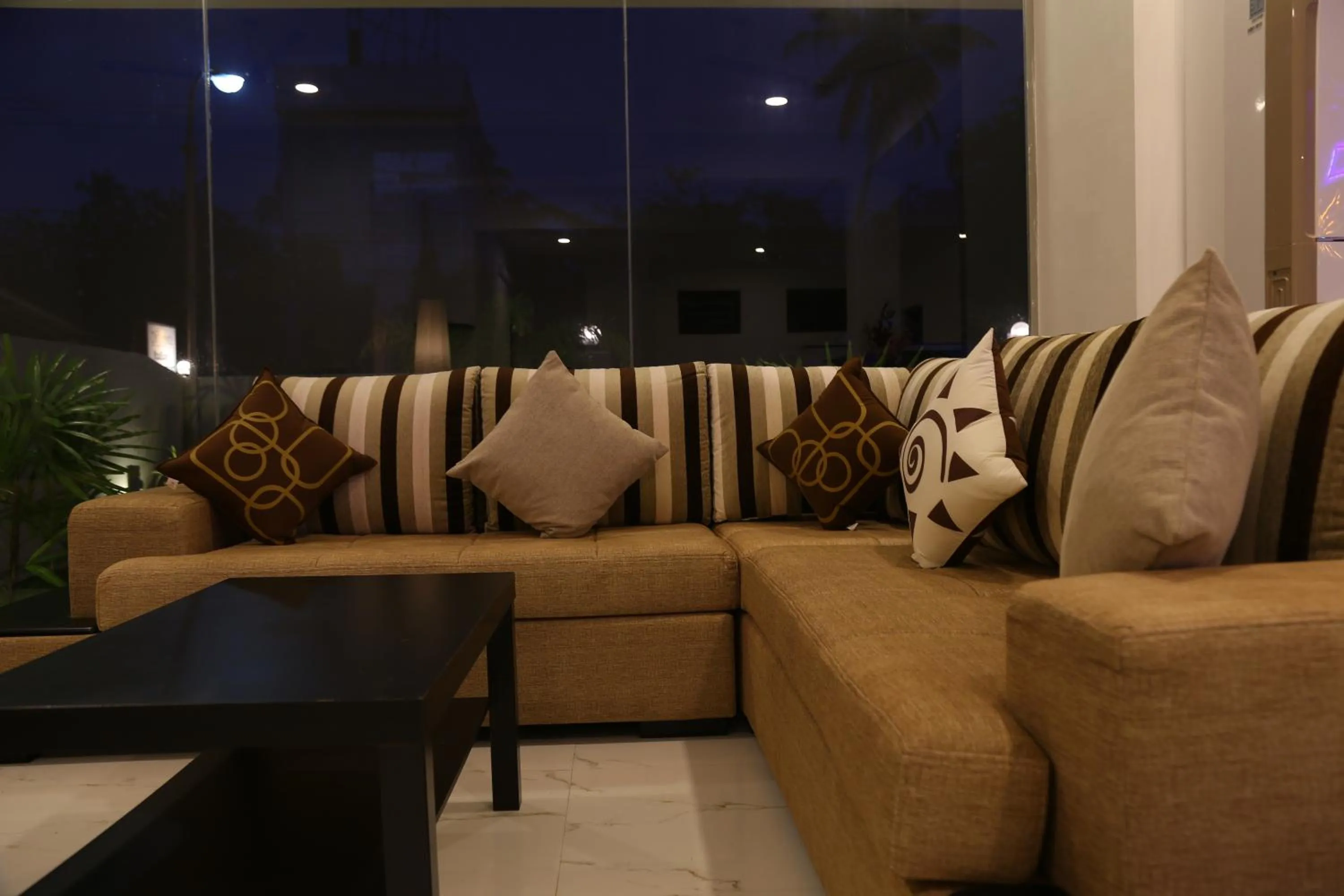 Lobby or reception in Hikka Regent Hotel