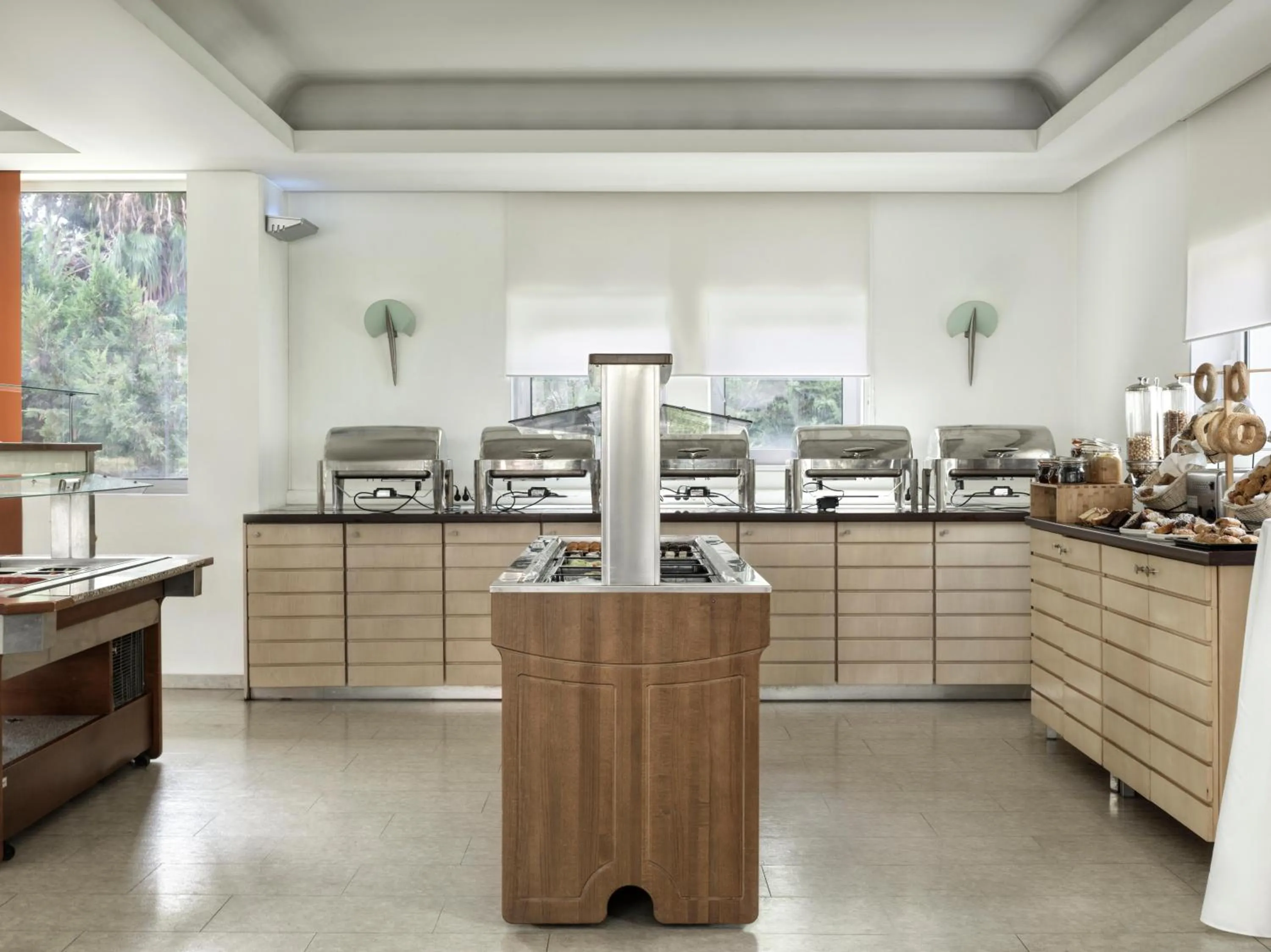 Restaurant/places to eat in Civitel Attik Rooms & Suites