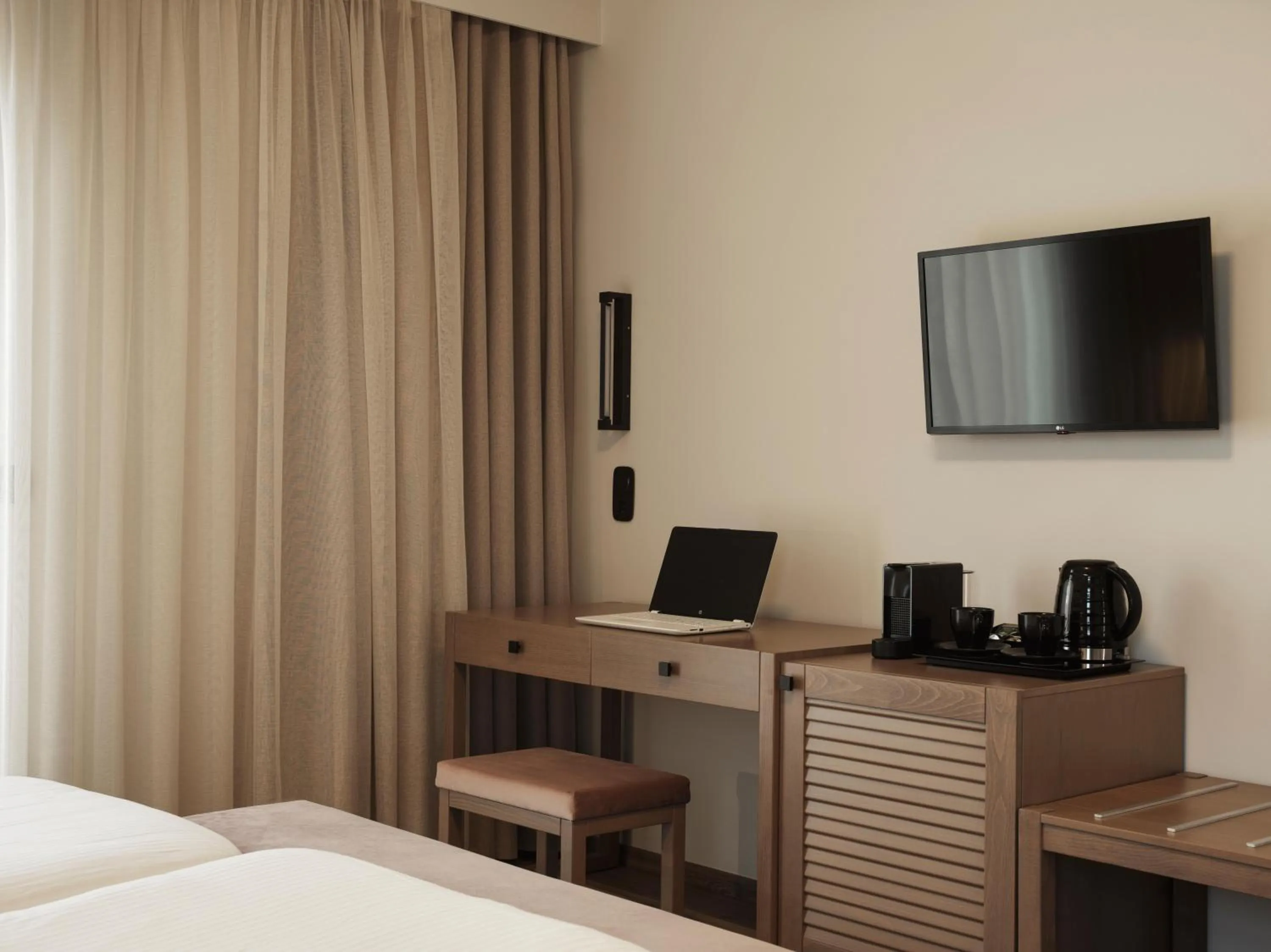TV and multimedia, Bed in Civitel Attik Rooms & Suites