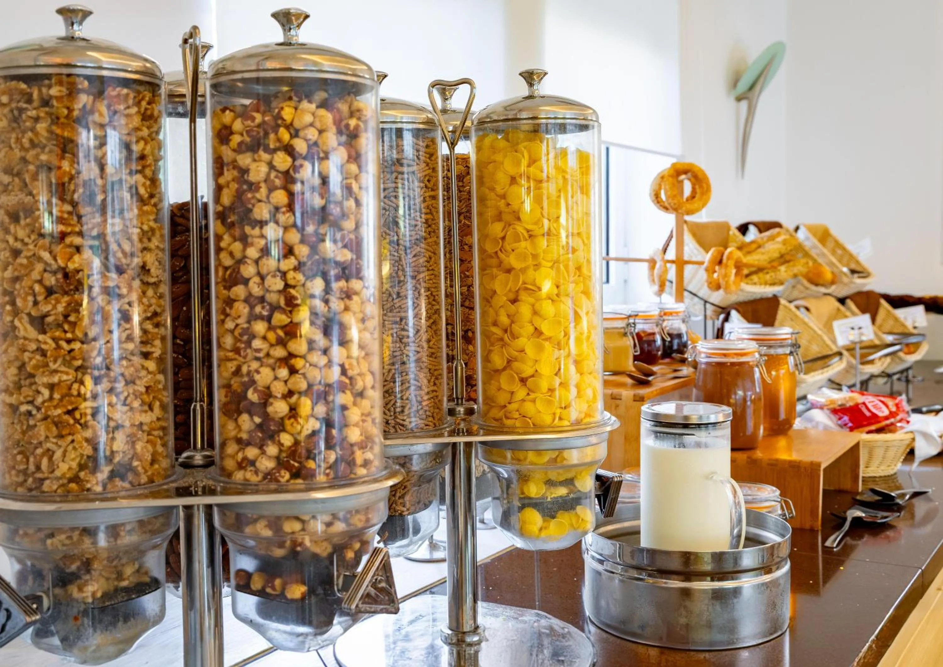 Restaurant/places to eat in Civitel Attik Rooms & Suites