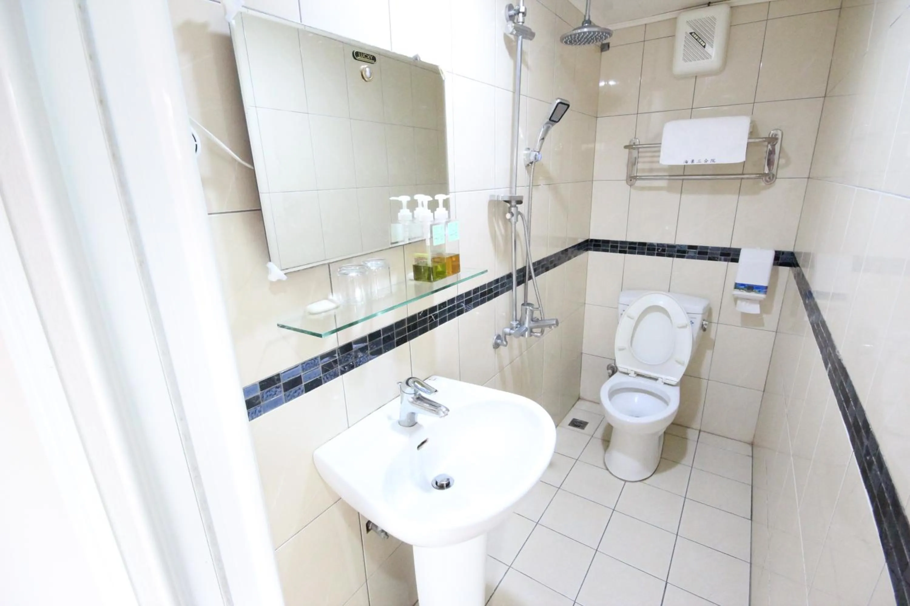 Shower in SEAVIEW-SHOY B&B