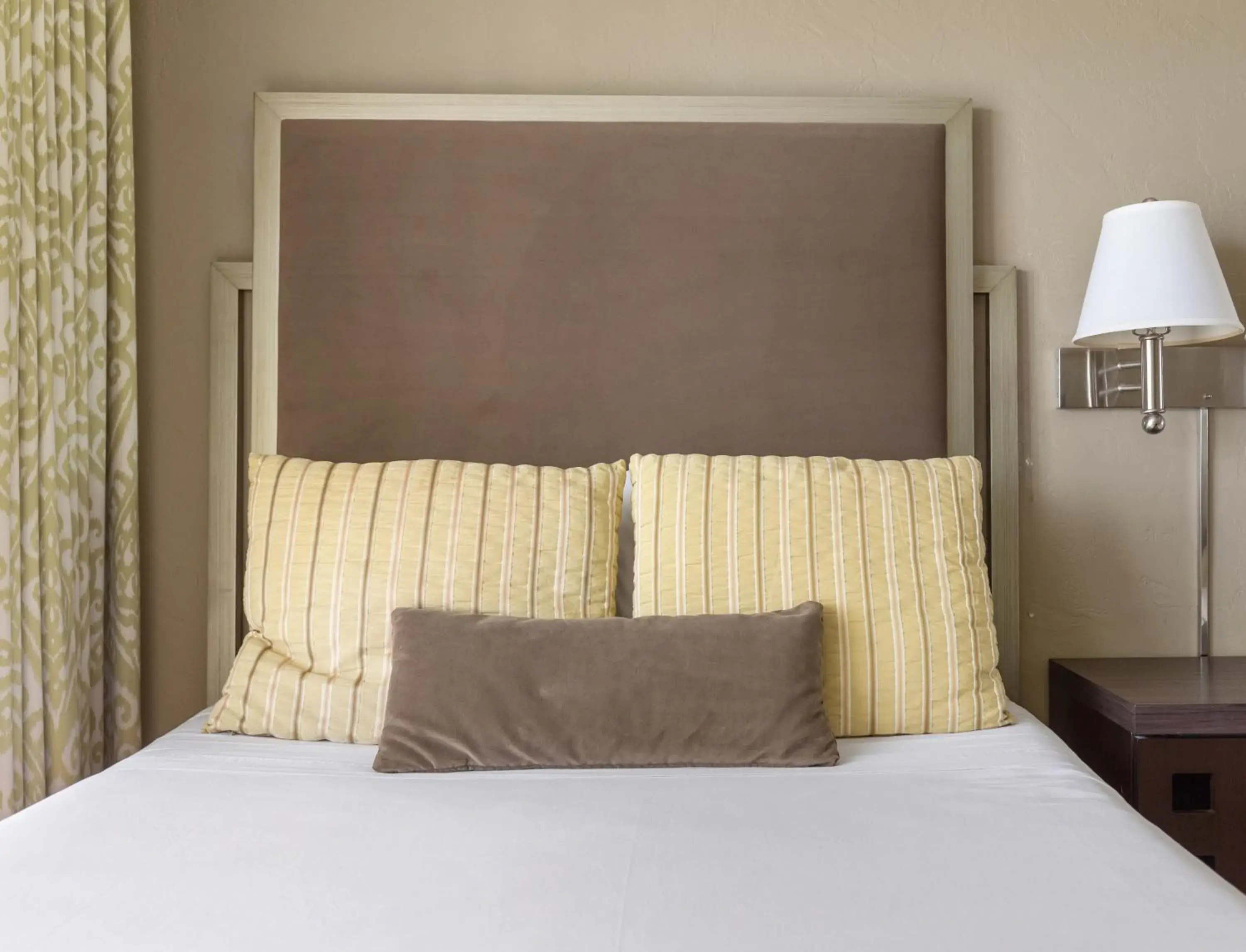 Bed in Plantation Hale Suites Bed in Plantation Hale Suites