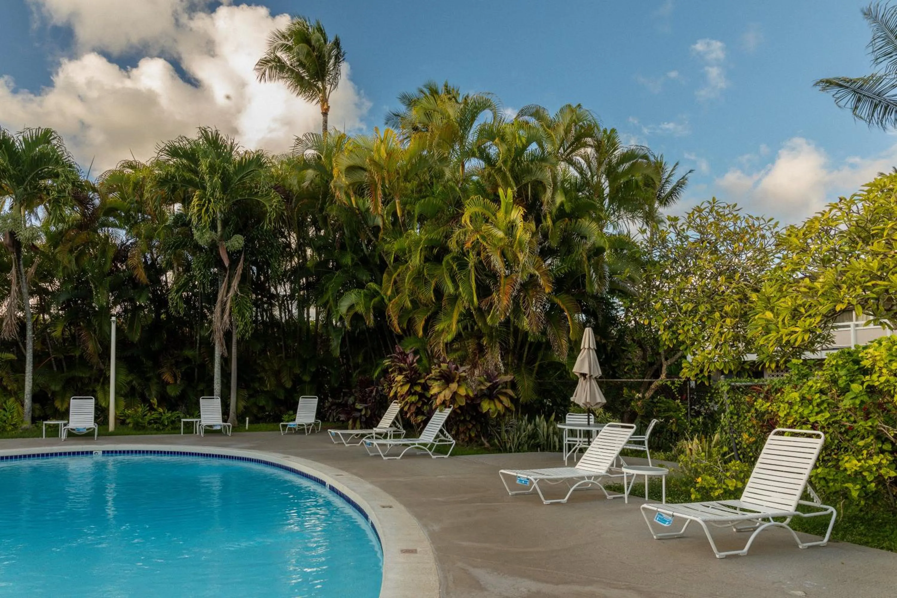 Property building in Plantation Hale Suites