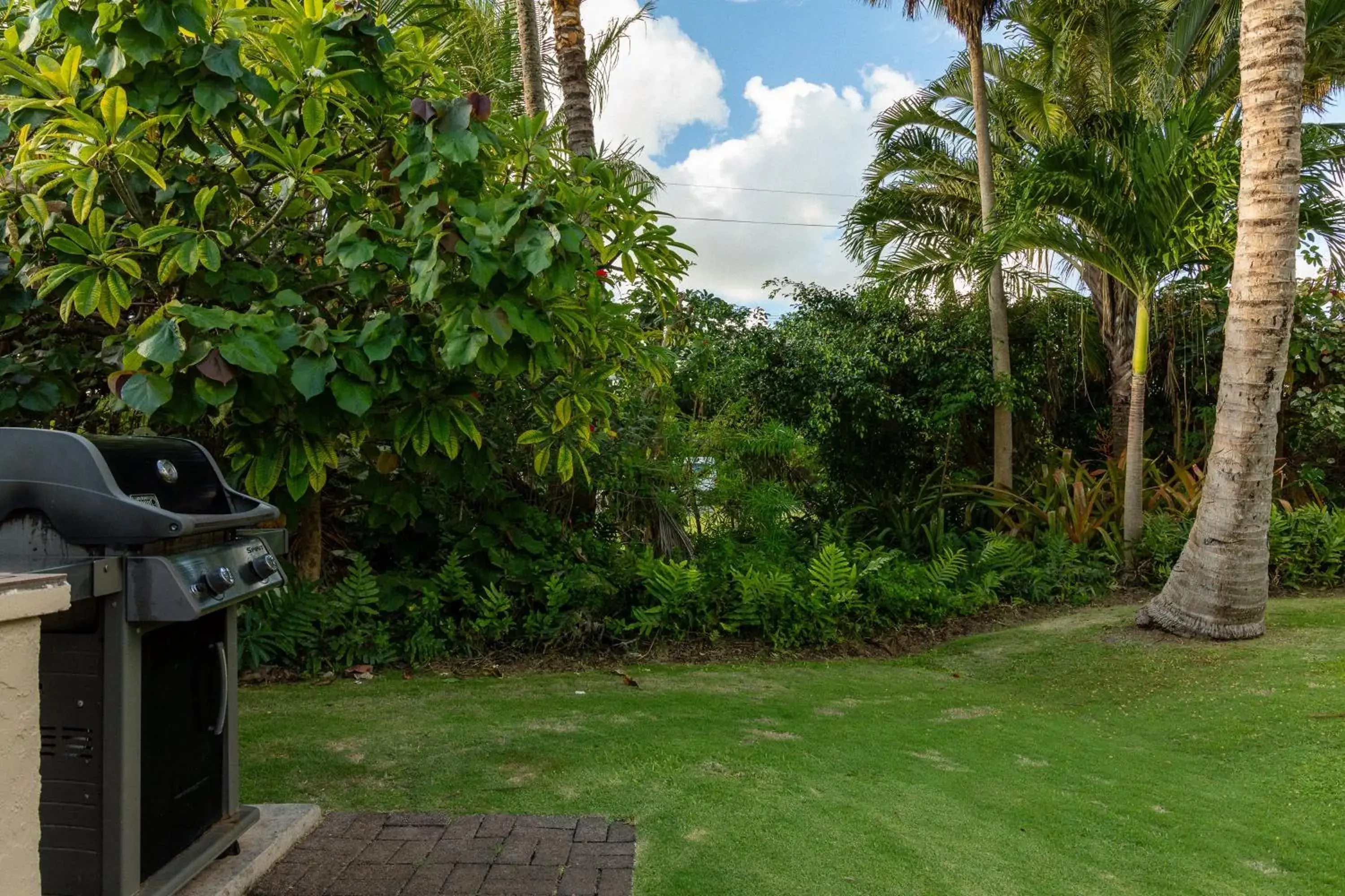 Property building in Plantation Hale Suites Property building in Plantation Hale Suites