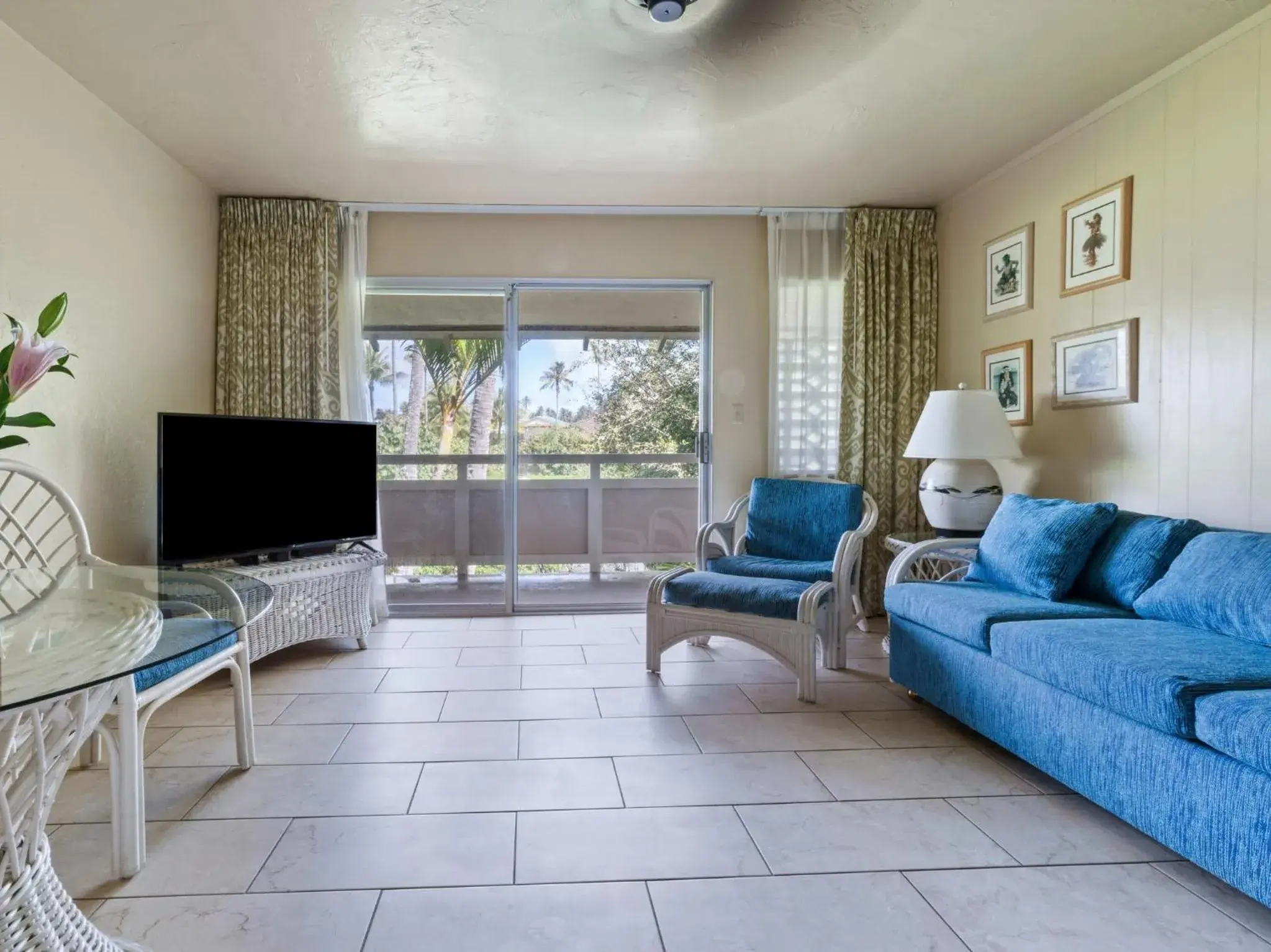 Photo of the whole room in Plantation Hale Suites Photo of the whole room in Plantation Hale Suites