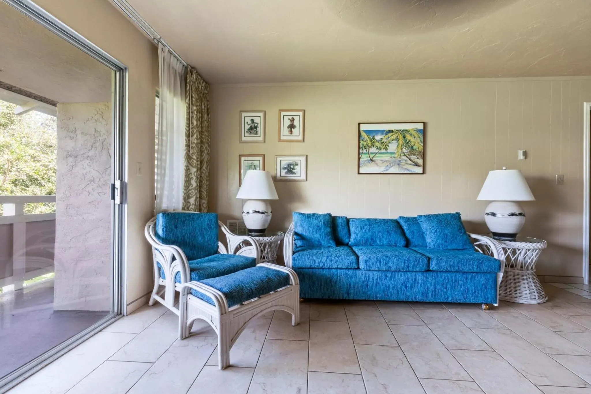 Photo of the whole room in Plantation Hale Suites