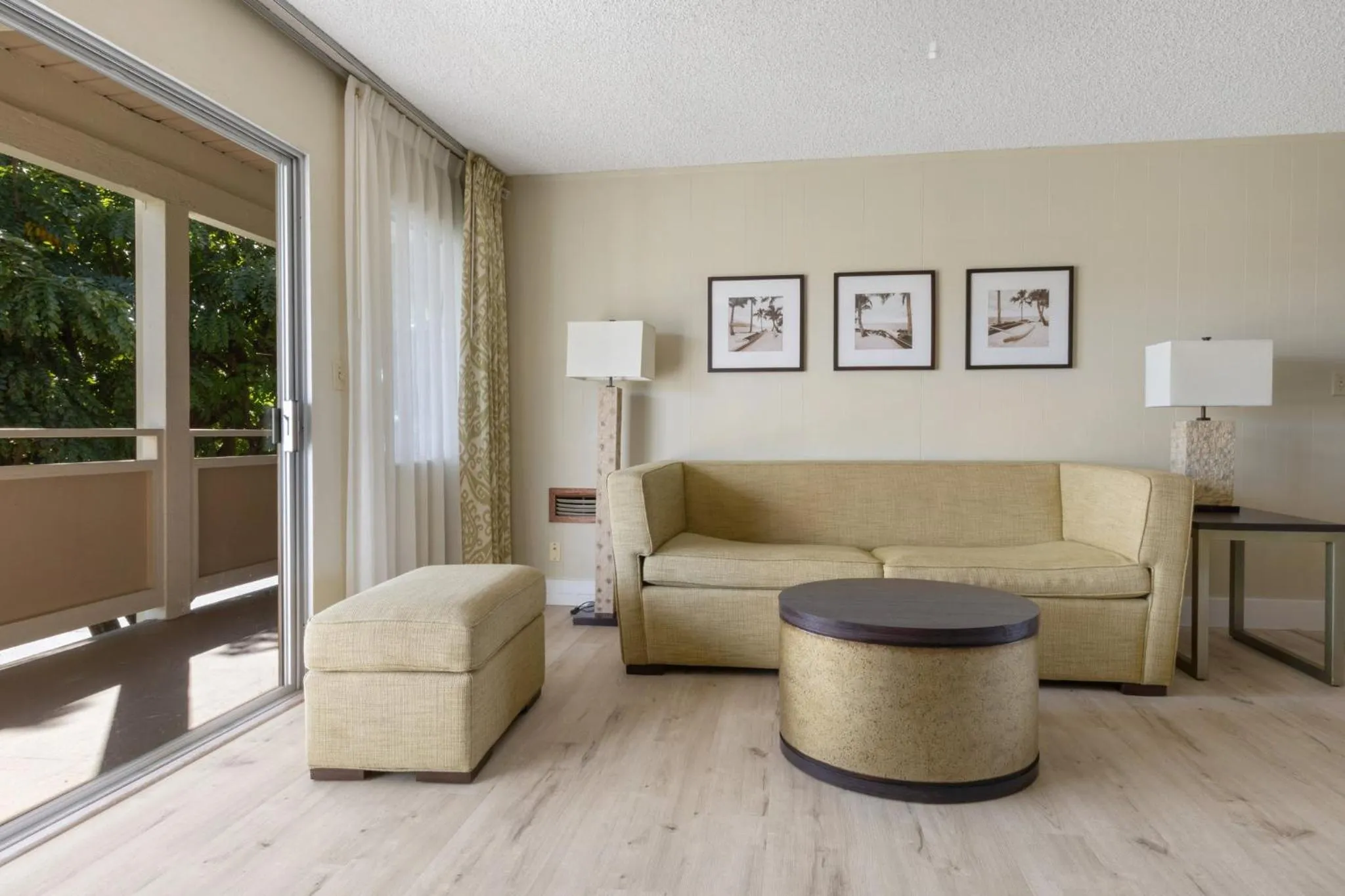 Photo of the whole room in Plantation Hale Suites