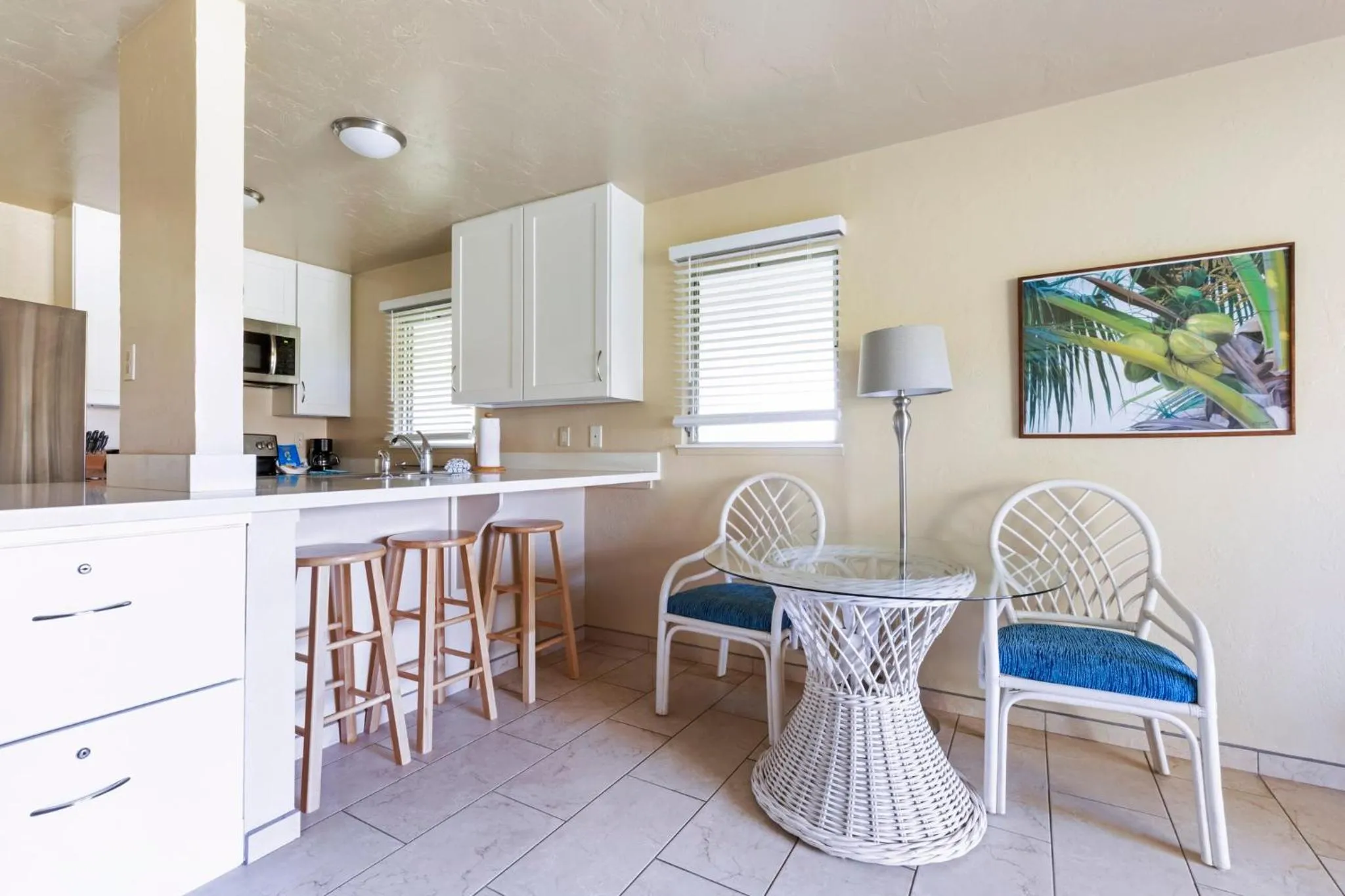 Photo of the whole room in Plantation Hale Suites