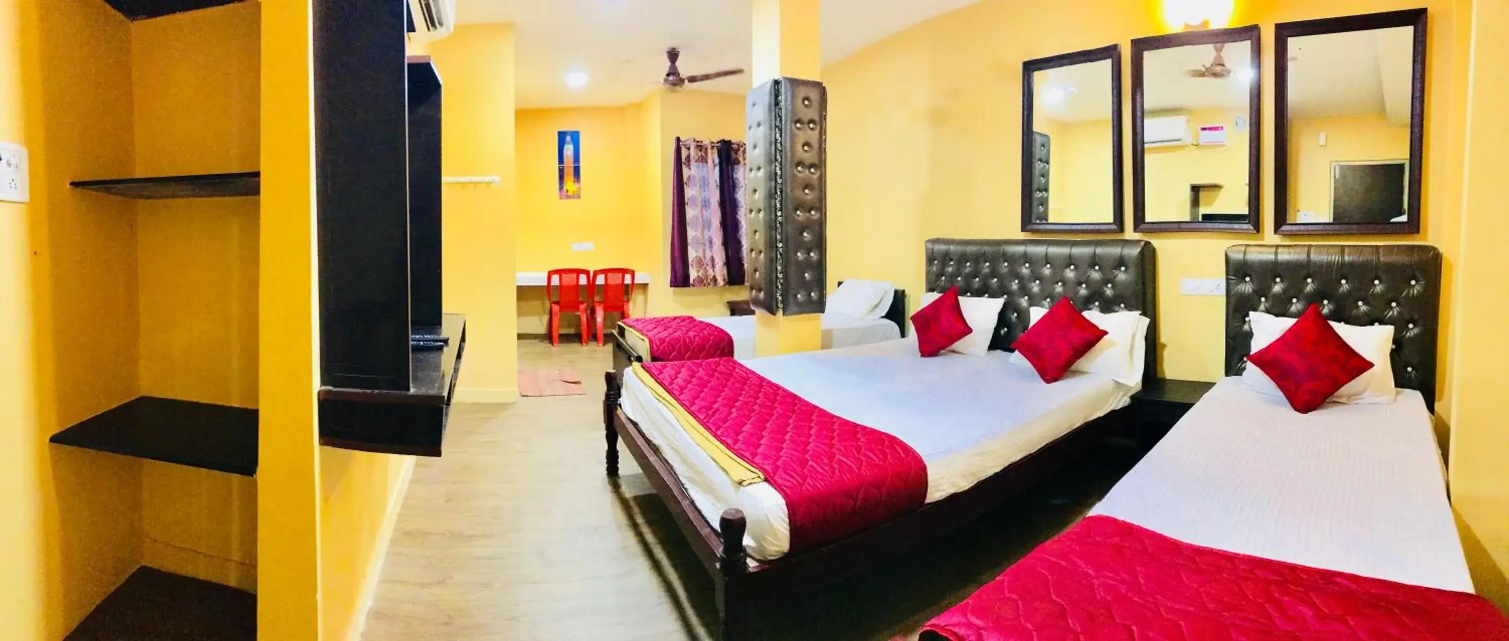 Photo of the whole room, Bed in Royal Palace Marina Photo of the whole room, Bed in Royal Palace Marina