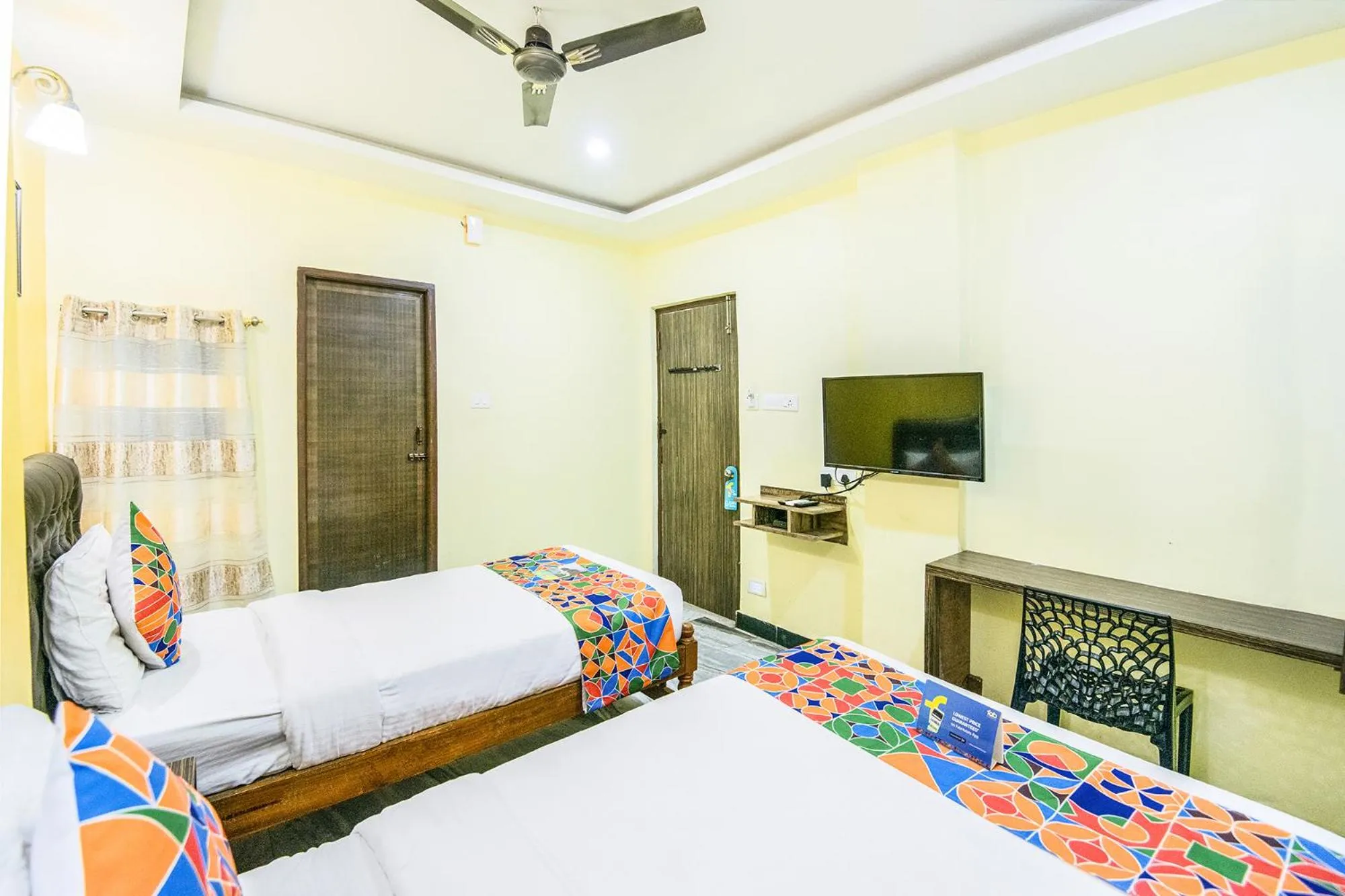 Photo of the whole room, Bed in Royal Palace Marina