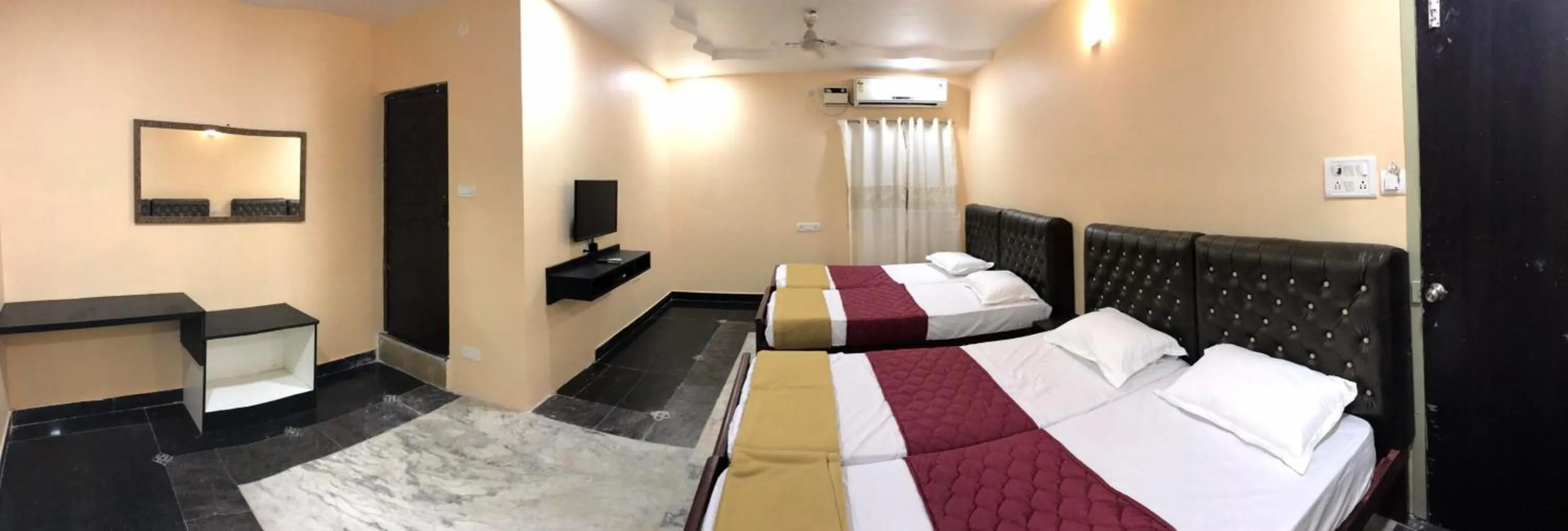 TV and multimedia, Bed in Royal Palace Marina