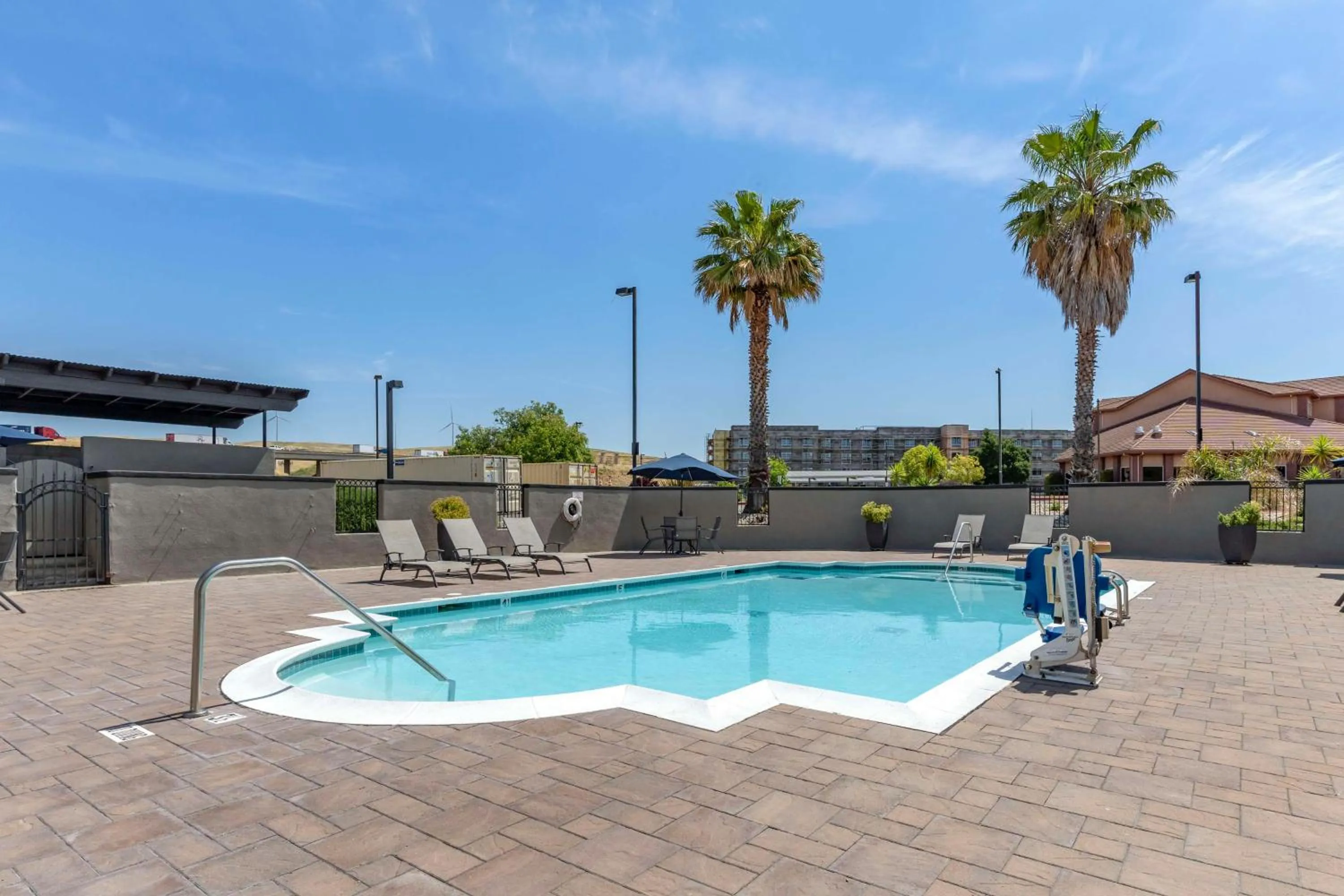 Pool view in Best Western Plus Vineyard Inn
