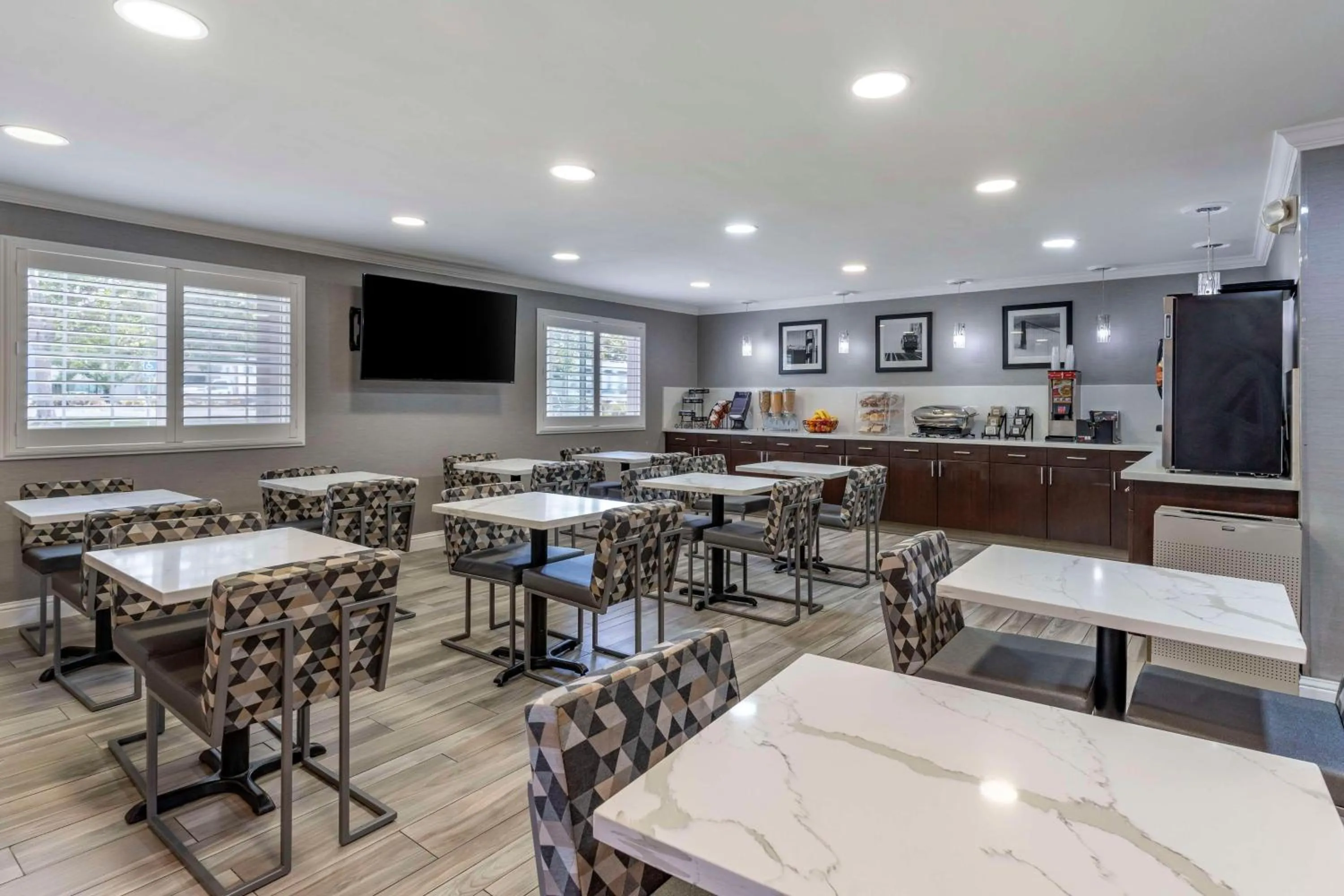 Breakfast in Best Western Plus Vineyard Inn