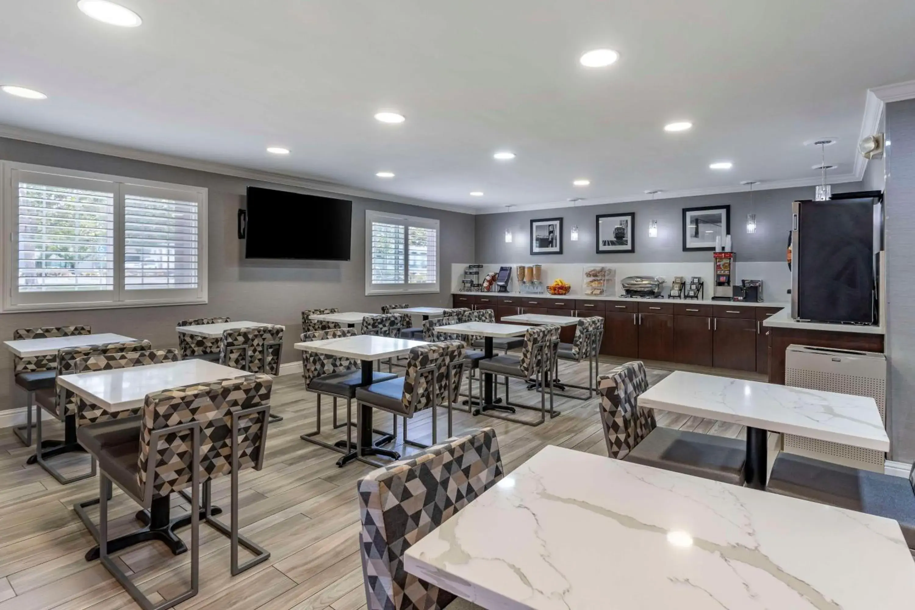 Breakfast in Best Western Plus Vineyard Inn Breakfast in Best Western Plus Vineyard Inn