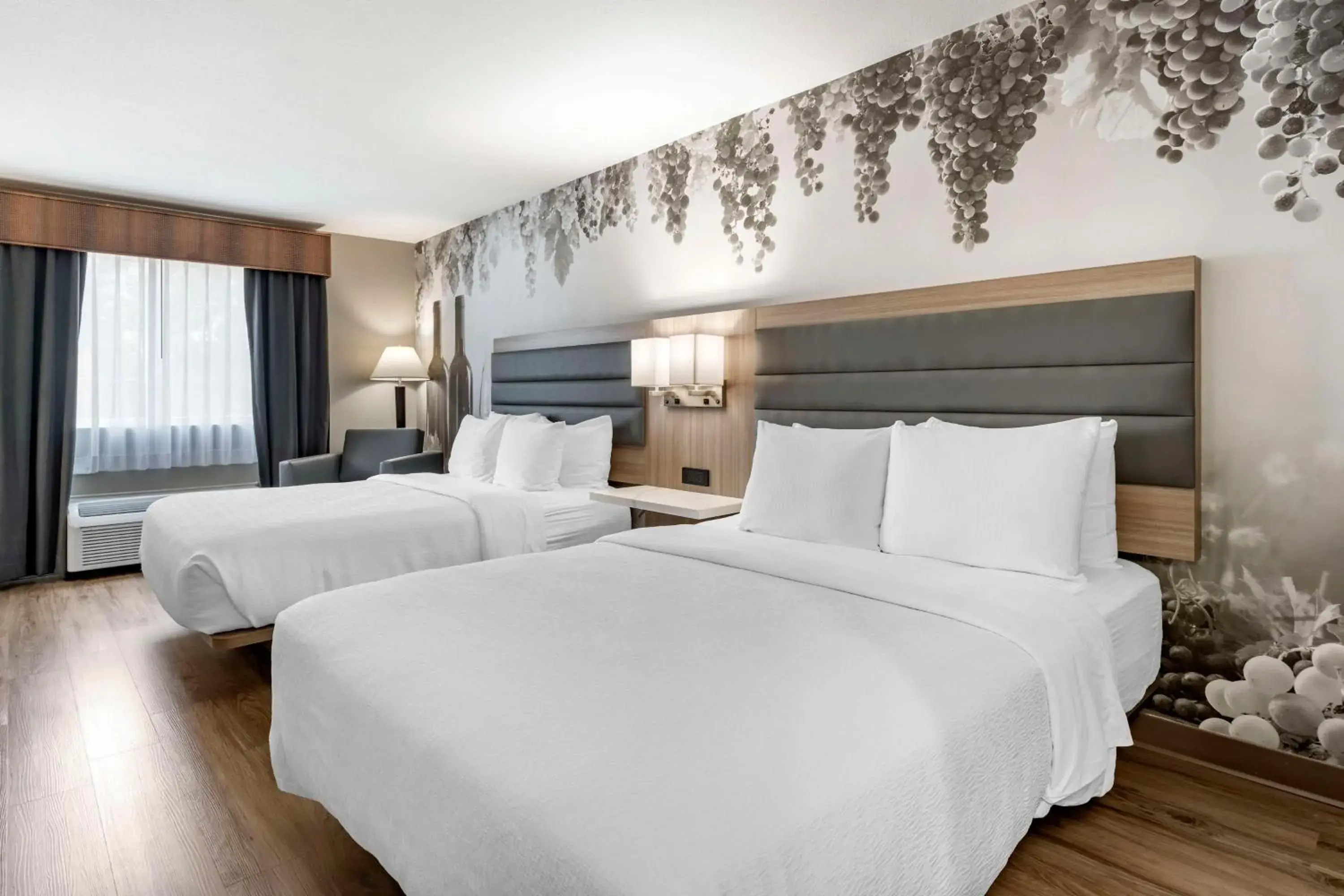 Bedroom, Bed in Best Western Plus Vineyard Inn Bedroom, Bed in Best Western Plus Vineyard Inn