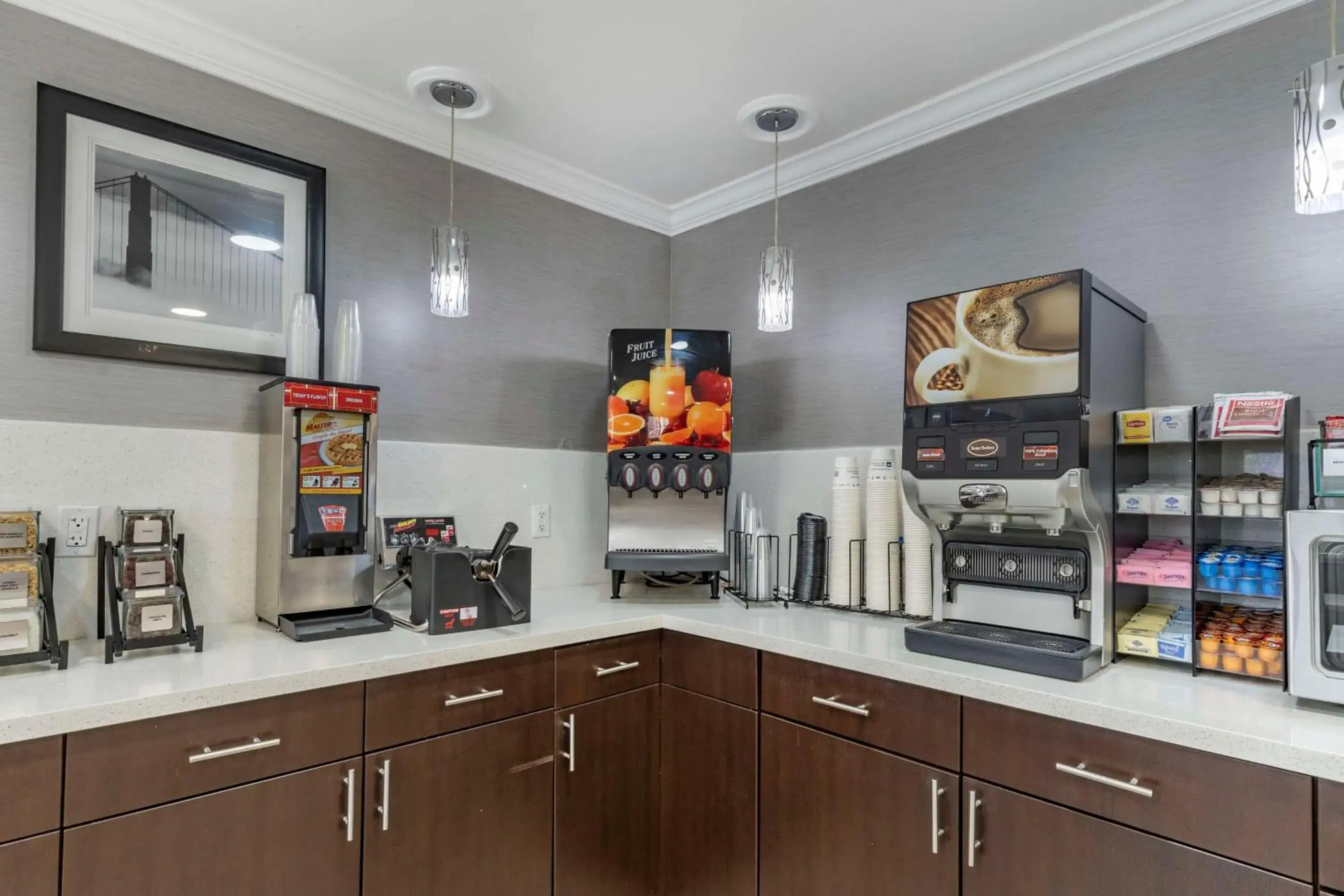 Breakfast in Best Western Plus Vineyard Inn Breakfast in Best Western Plus Vineyard Inn