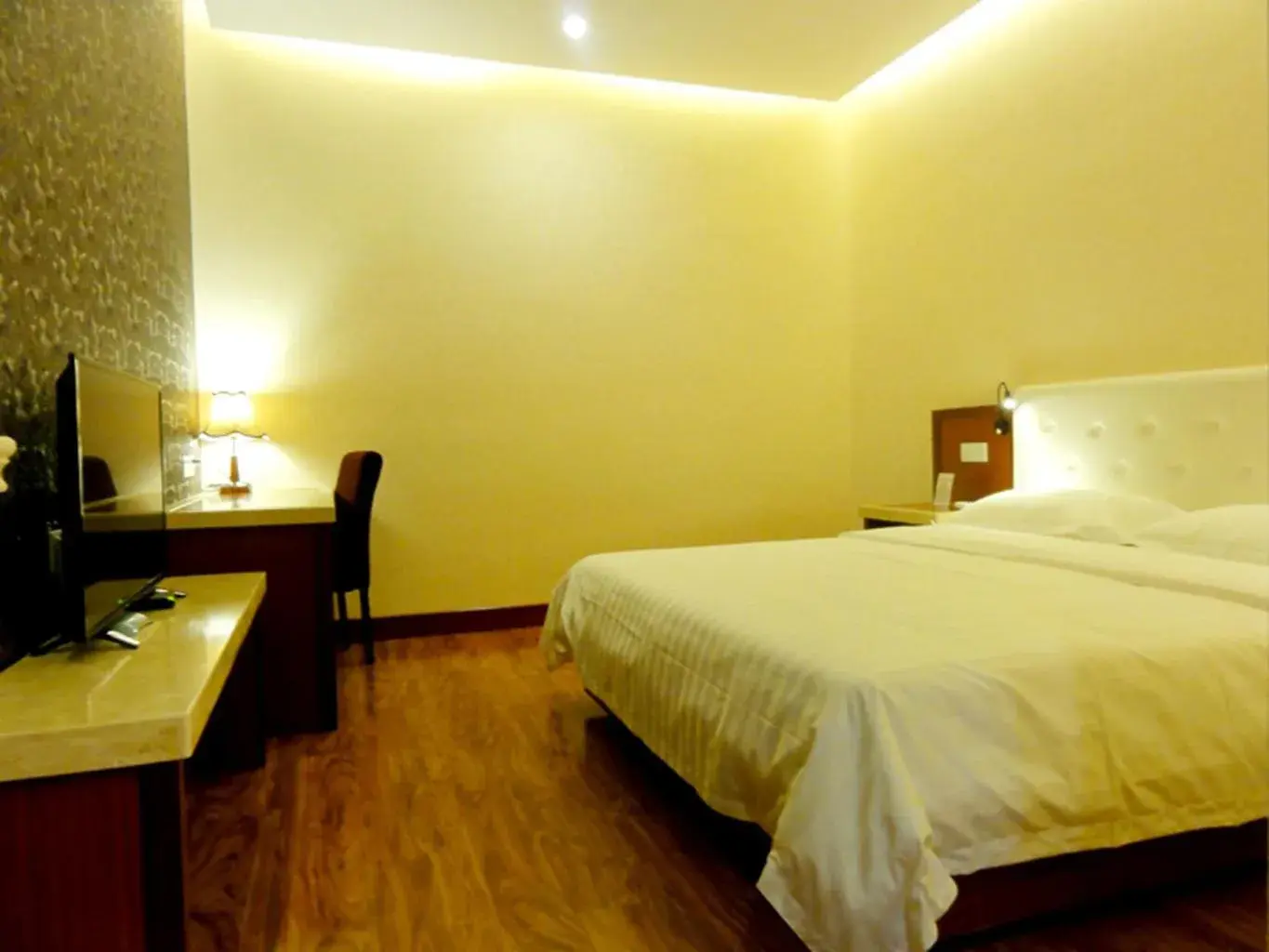 Budget Double Room without Window in Hua Qi Kaiserdom Hotel Zhongshan Road St Michael's Cathedral and Zhanqiao Pier Qingdao Budget Double Room without Window in Hua Qi Kaiserdom Hotel Zhongshan Road St Michael's Cathedral and Zhanqiao Pier Qingdao