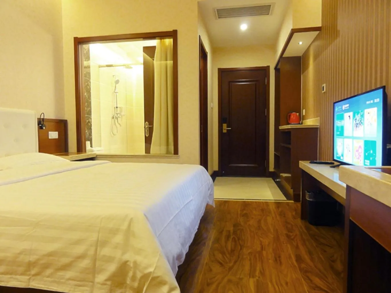 Bed in Hua Qi Kaiserdom Hotel Zhongshan Road St Michael's Cathedral and Zhanqiao Pier Qingdao