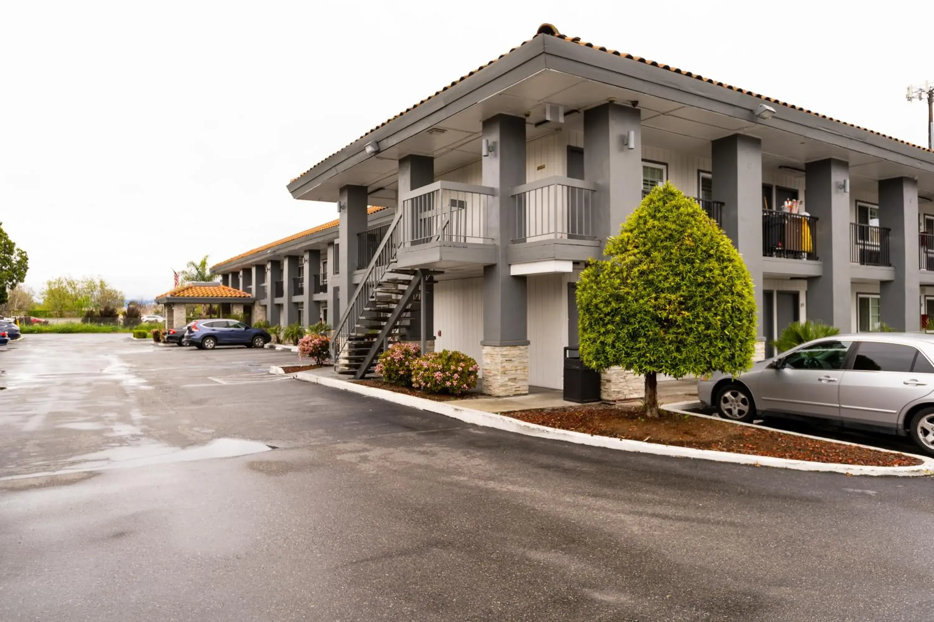 Property building in Rodeway Inn San Jose HWY-101 Tully Rd Exit Property building in Rodeway Inn San Jose HWY-101 Tully Rd Exit