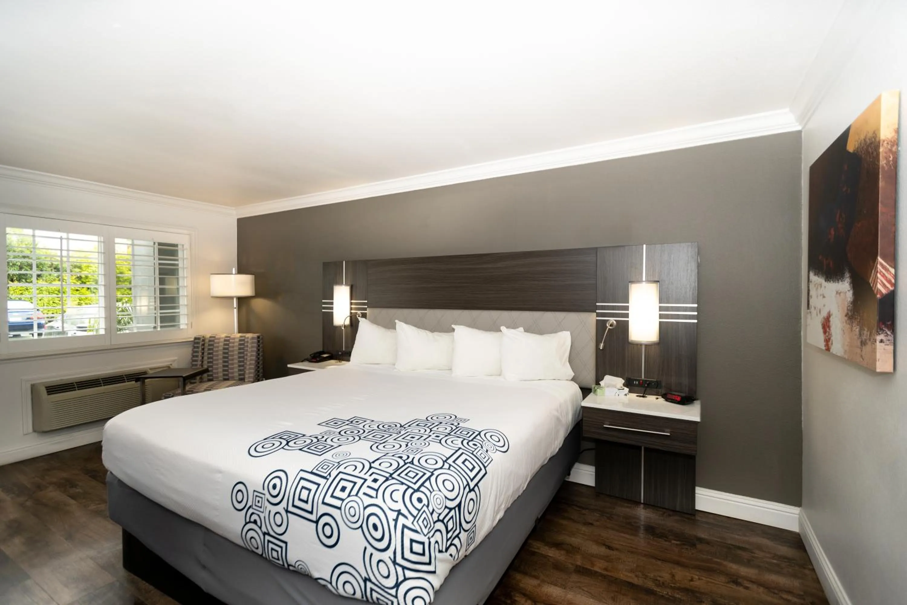 Bedroom, Bed in Rodeway Inn San Jose HWY-101 Tully Rd Exit