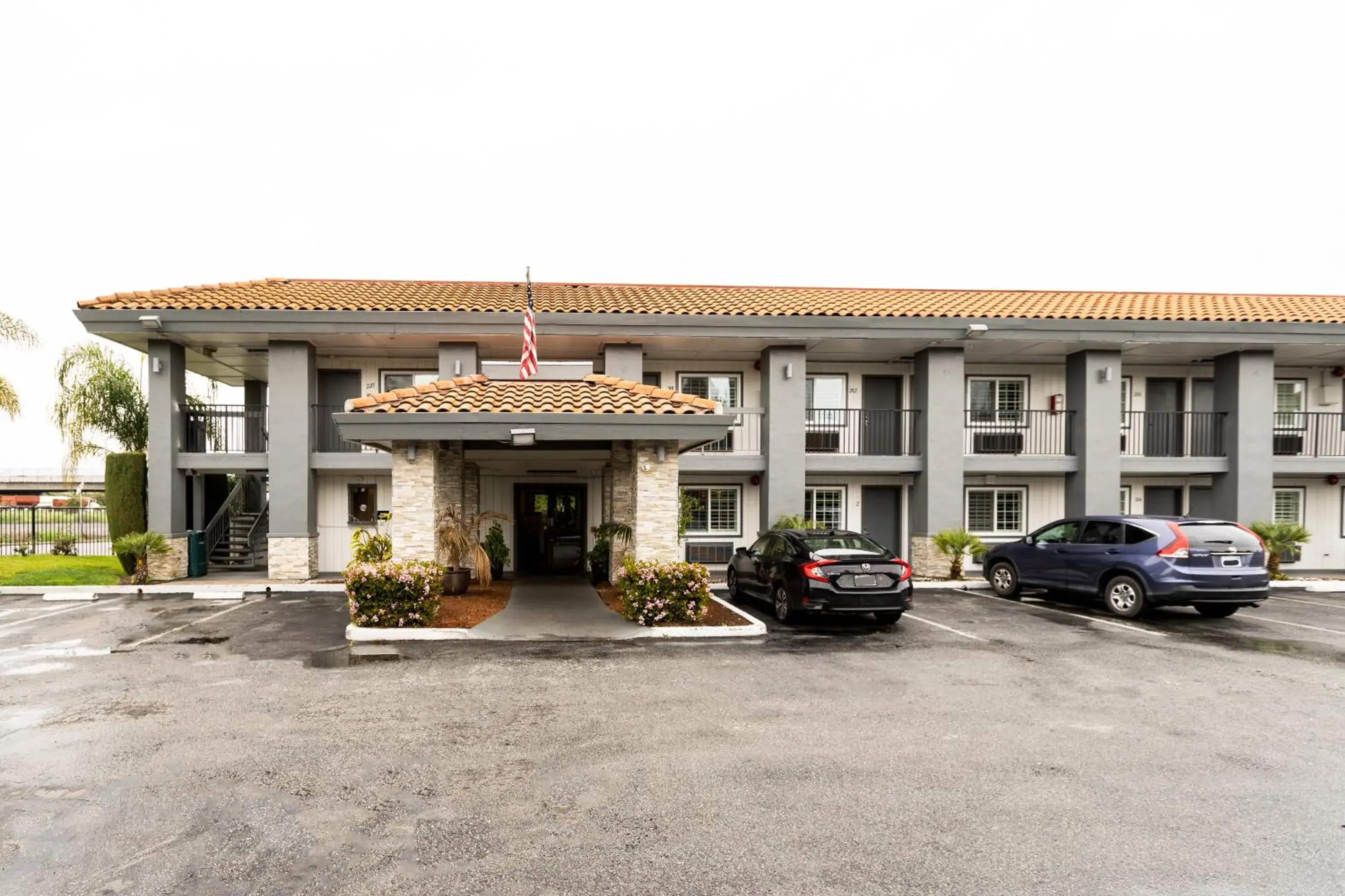 Property building in Rodeway Inn San Jose HWY-101 Tully Rd Exit Property building in Rodeway Inn San Jose HWY-101 Tully Rd Exit