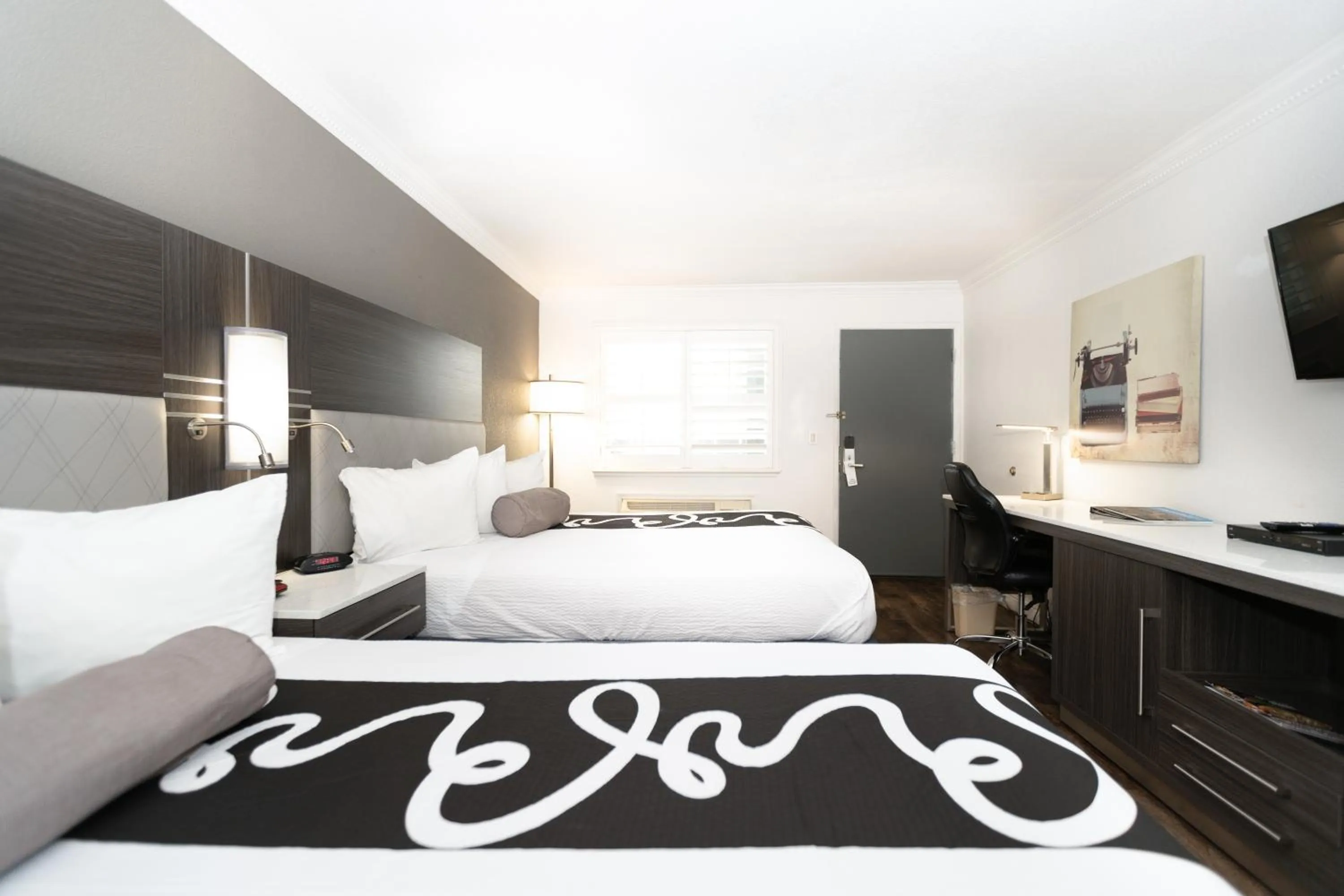 Bedroom, Bed in Rodeway Inn San Jose HWY-101 Tully Rd Exit