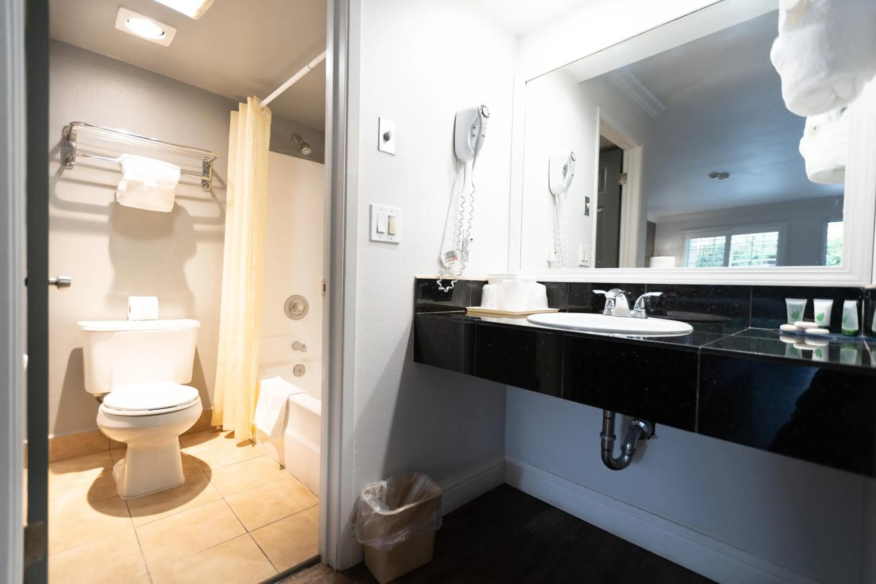 Bathroom in Rodeway Inn San Jose HWY-101 Tully Rd Exit