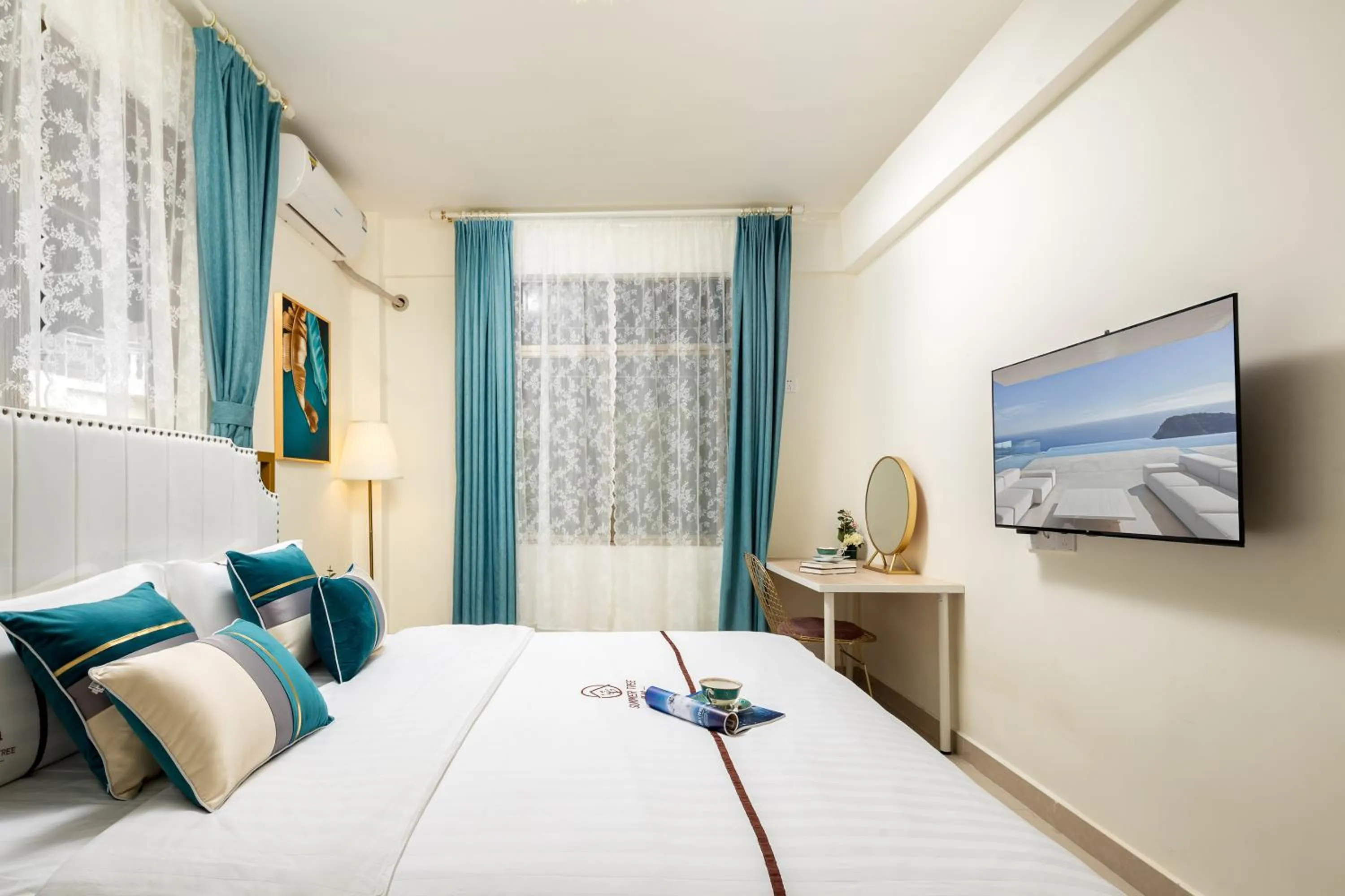 Bed in Summer Tree Inn