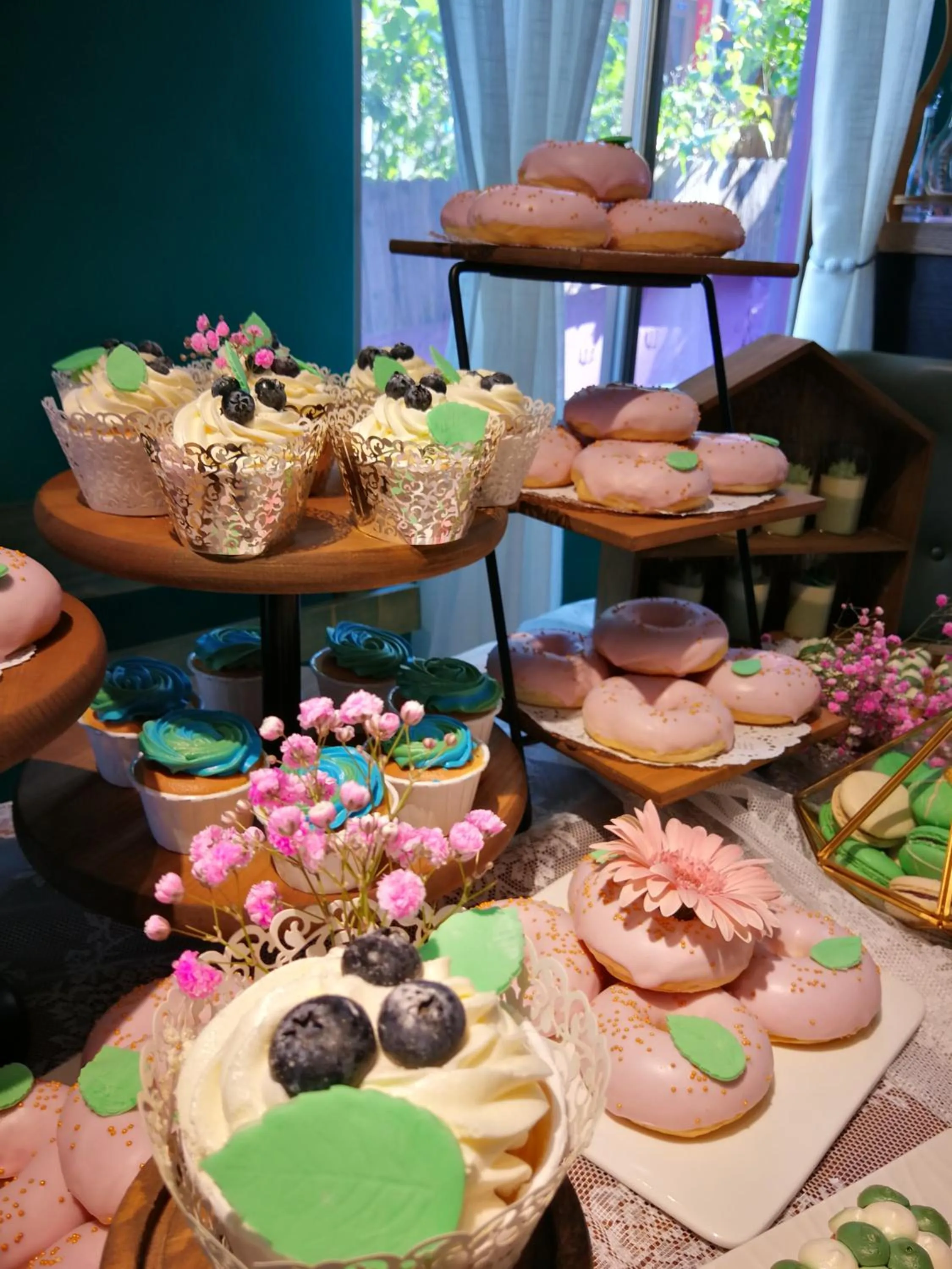 Restaurant/places to eat in Summer Tree Inn