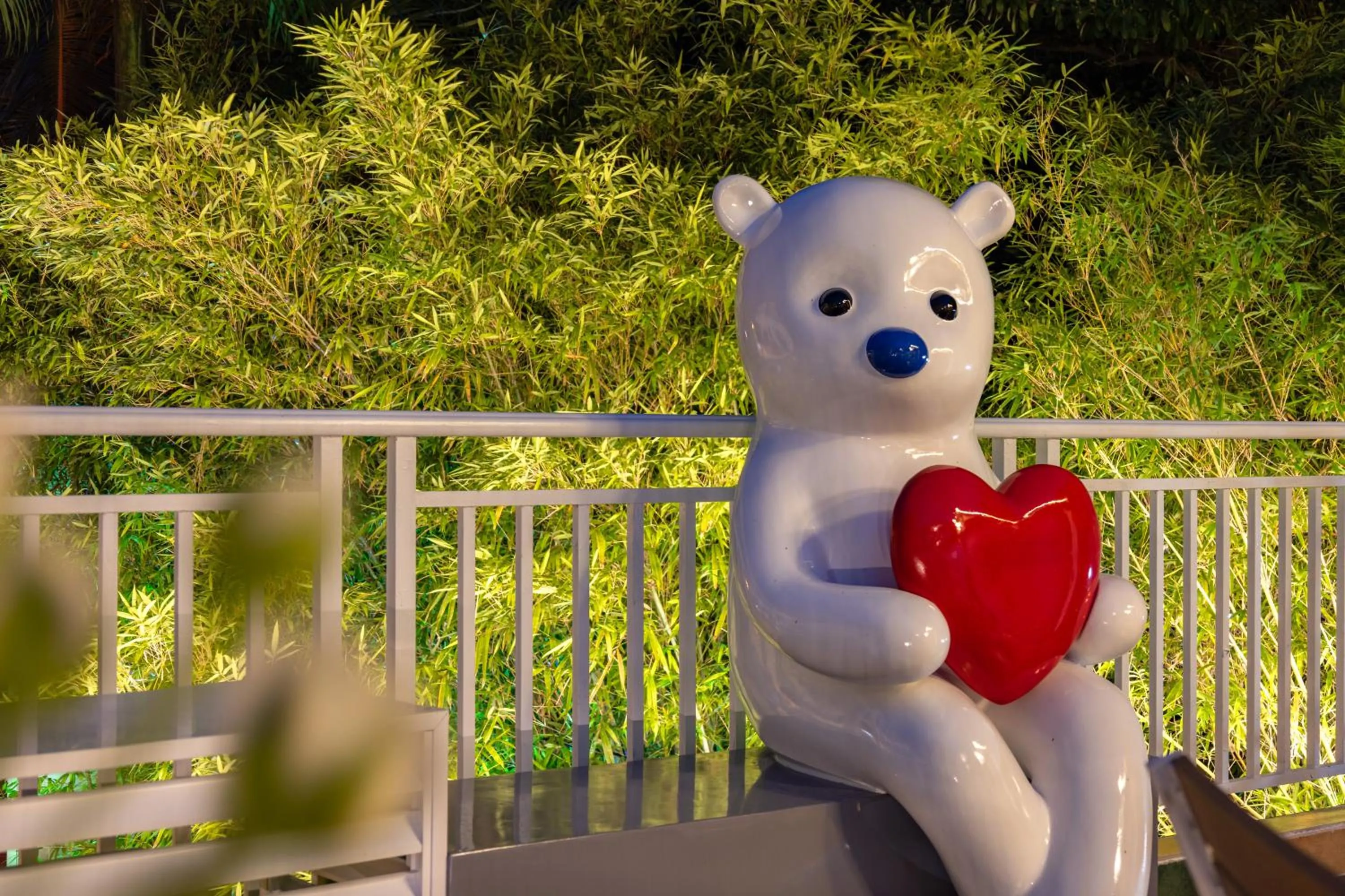 Night in Summer Tree Inn