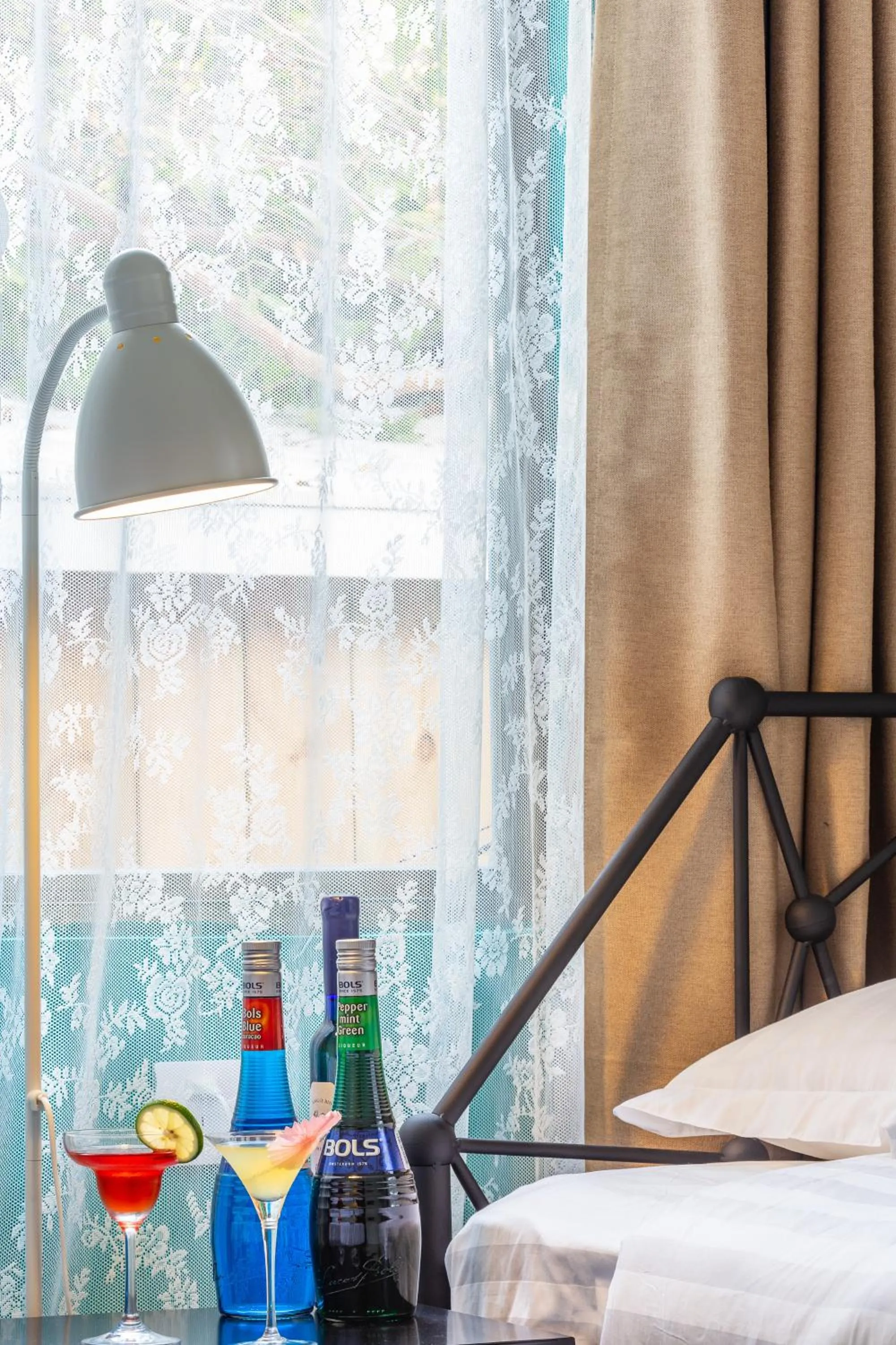 Decorative detail, Bed in Summer Tree Inn