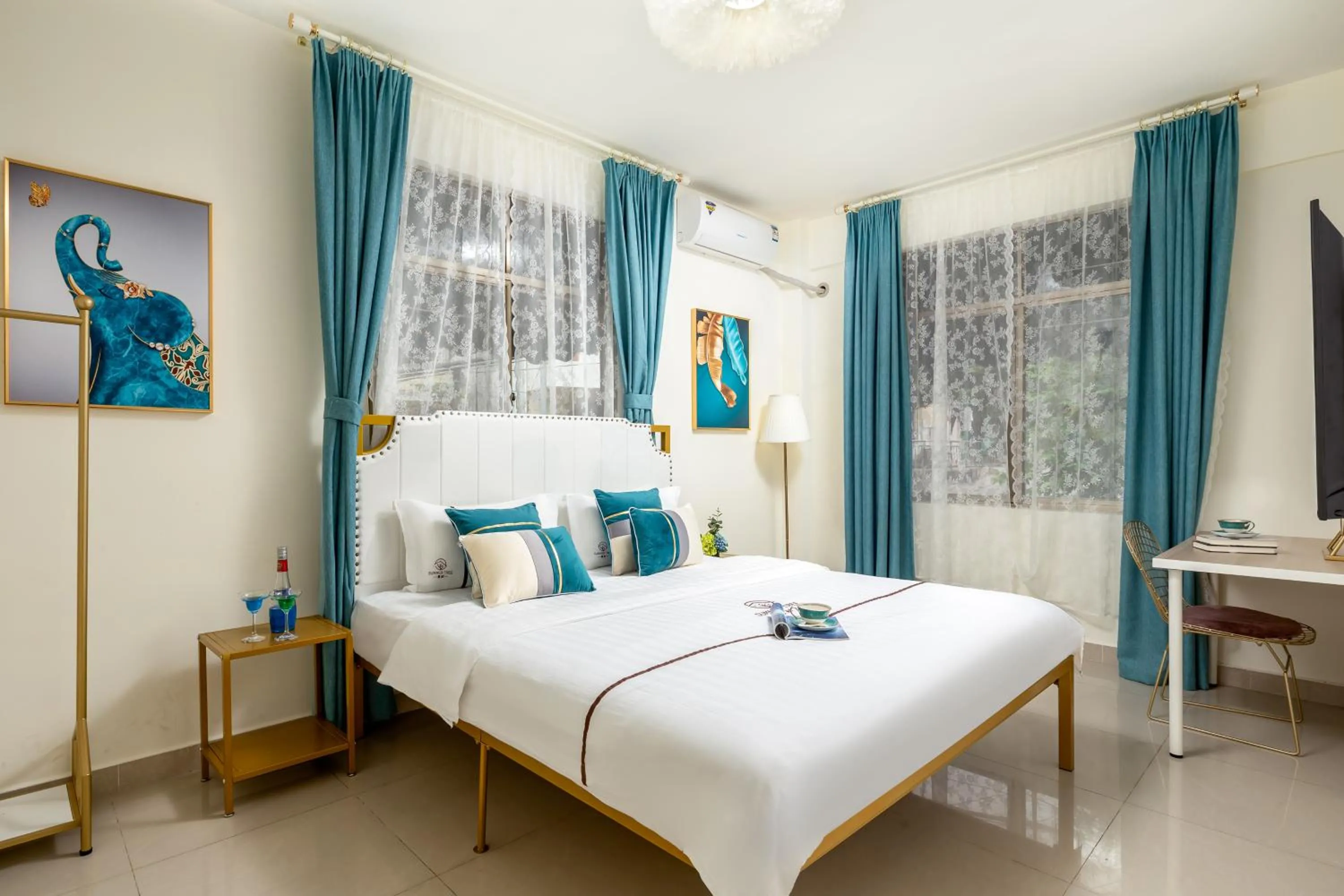 Photo of the whole room, Bed in Summer Tree Inn