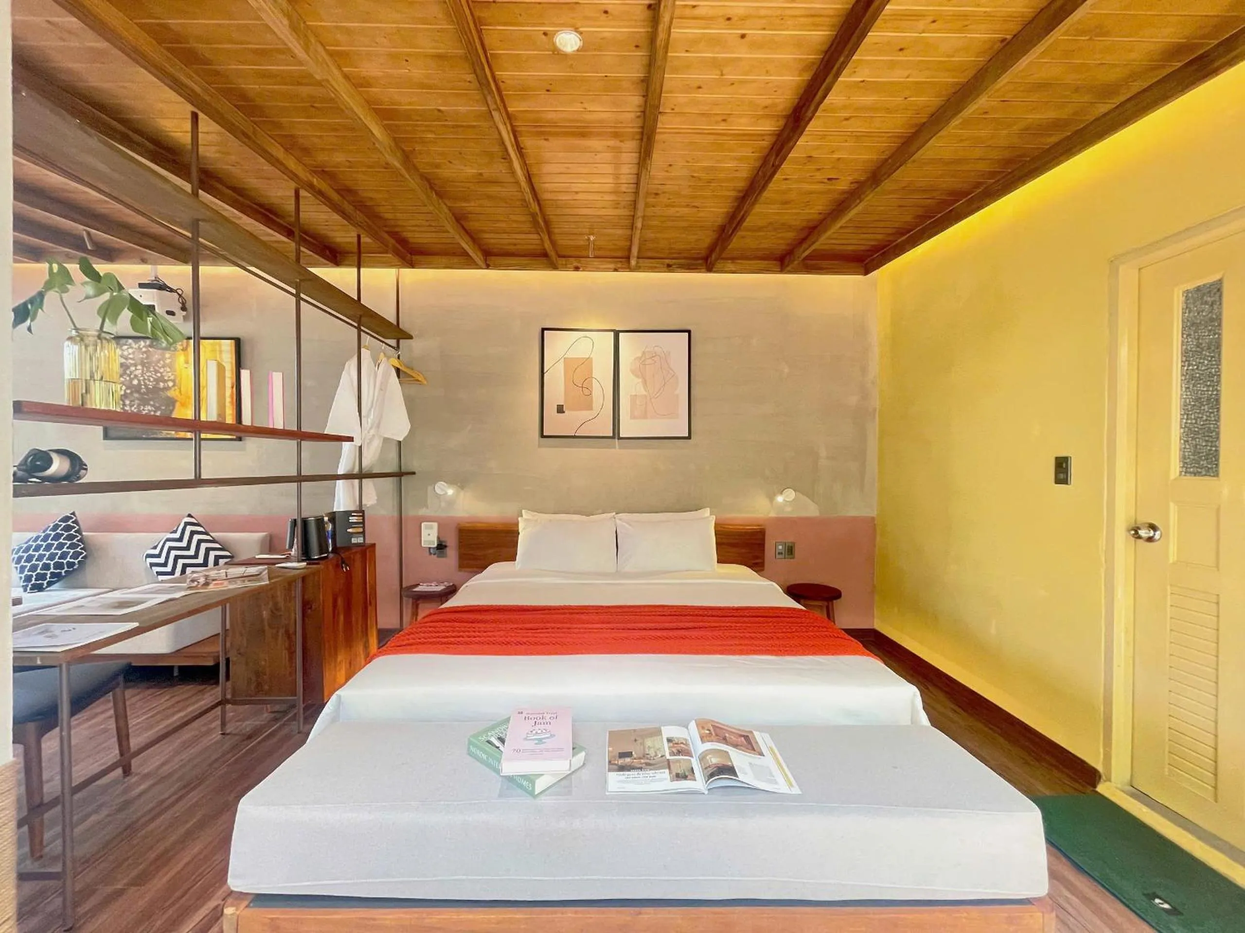 Bed in Joi Boutique Bãi Trước