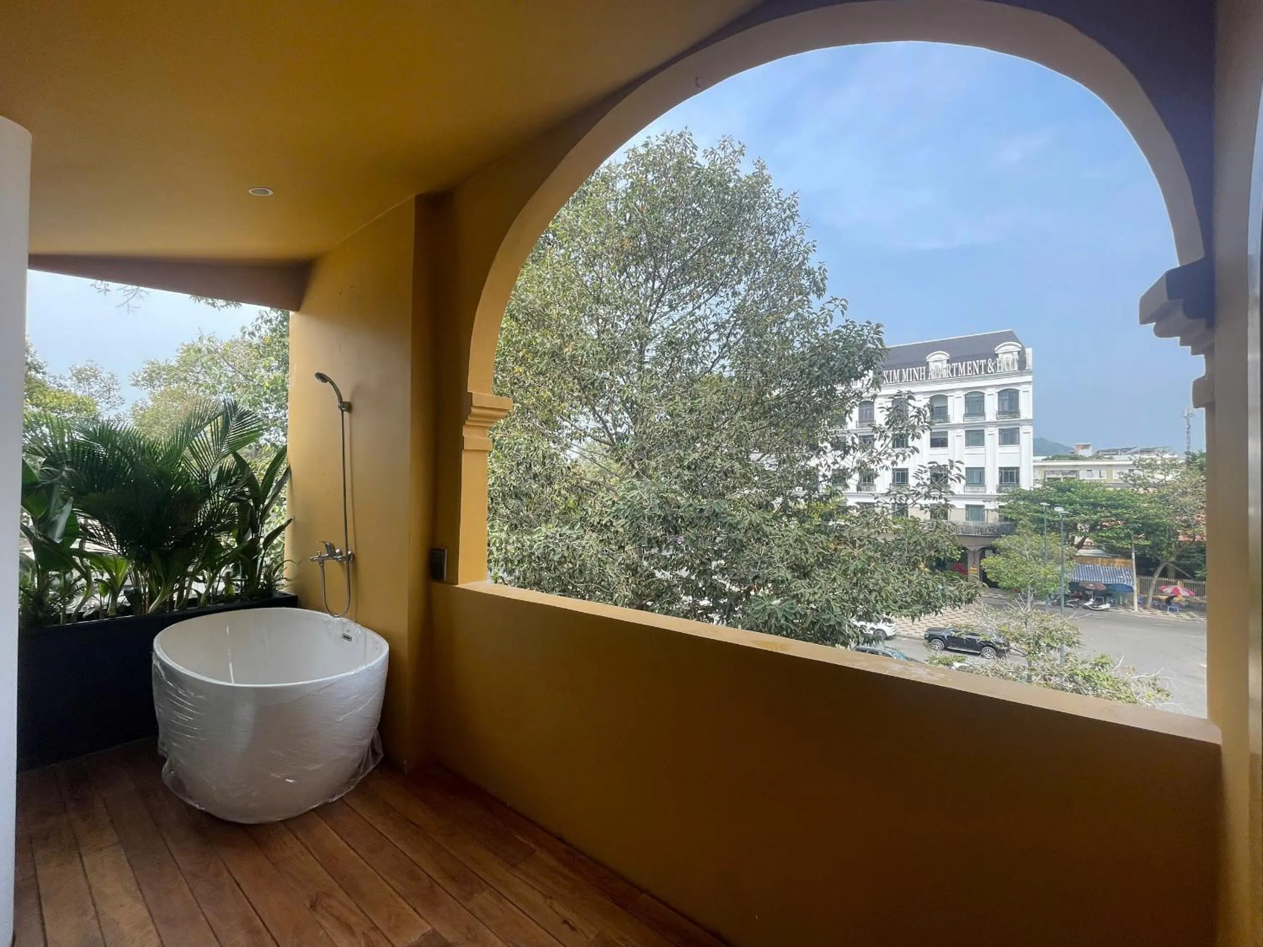 Property building in Joi Boutique Bãi Trước