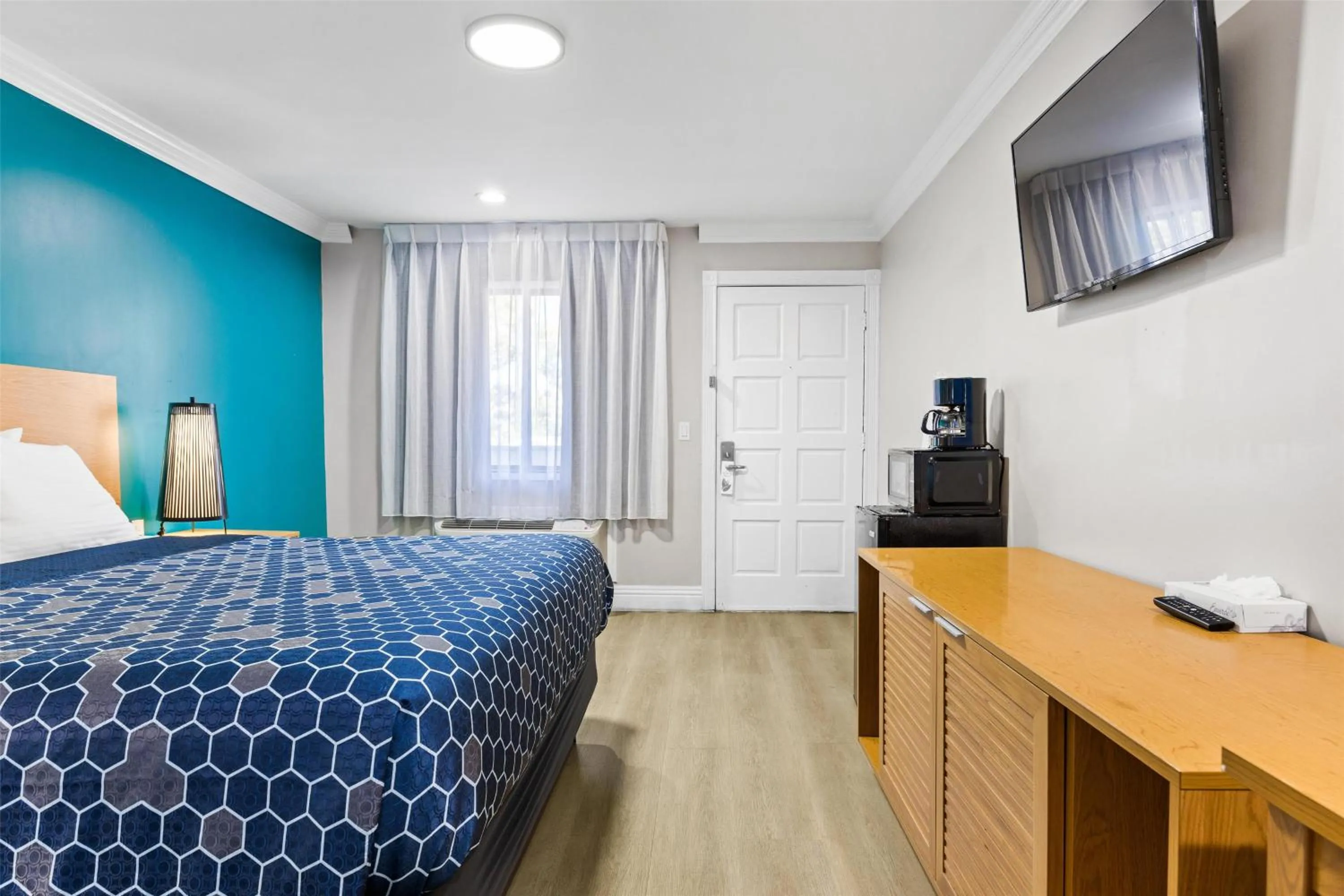 Bedroom, Bed in Signature Inn San Jose