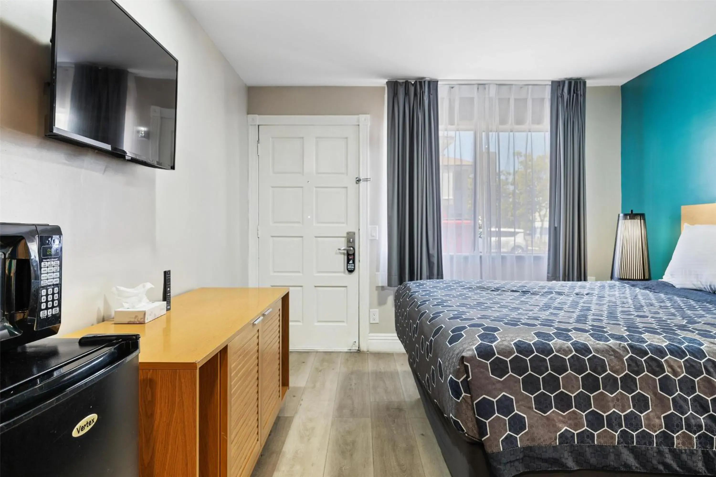 1 King Bed - Disability Access in Signature Inn San Jose 1 King Bed - Disability Access in Signature Inn San Jose