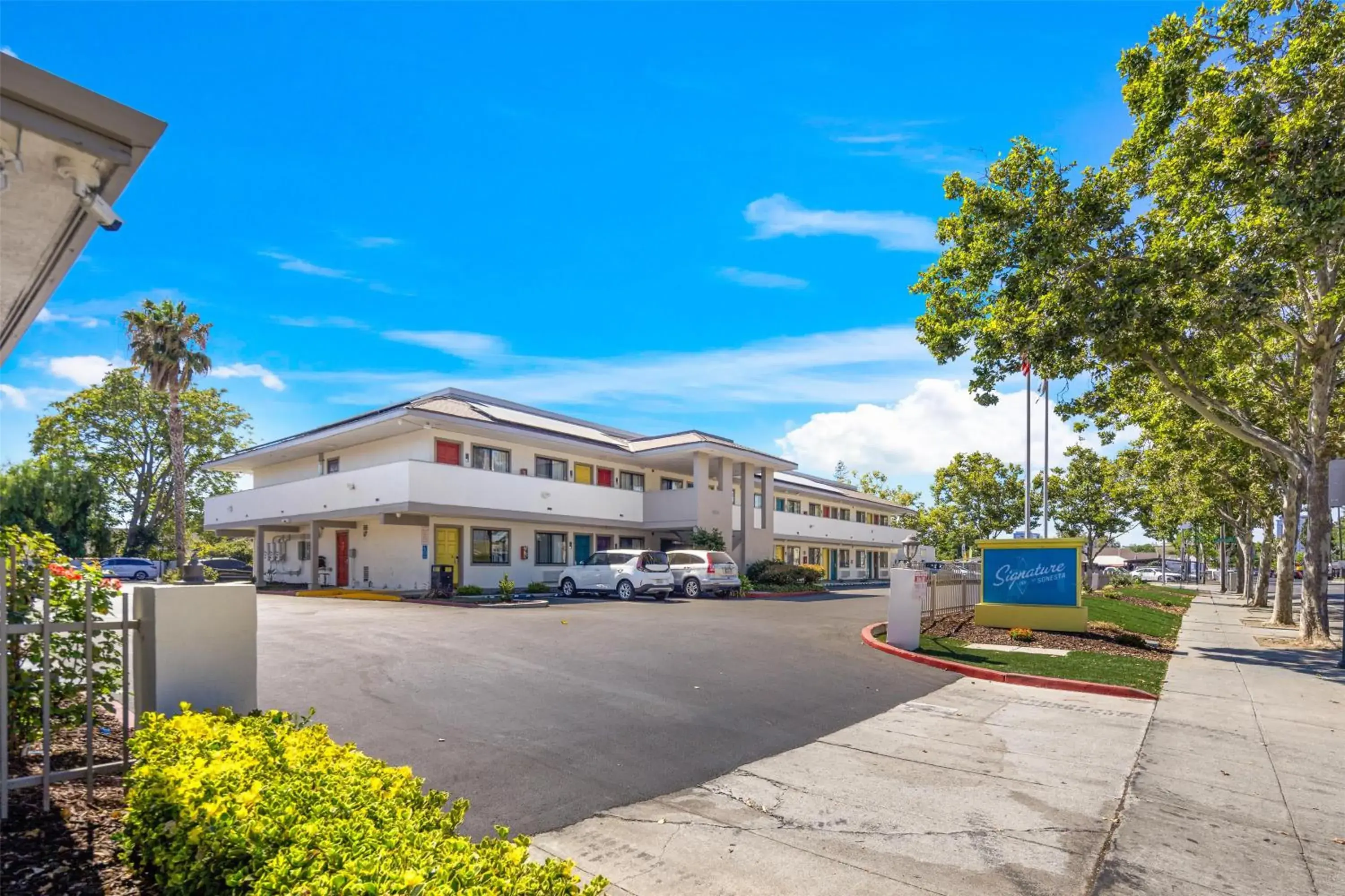 Property building in Signature Inn San Jose Property building in Signature Inn San Jose