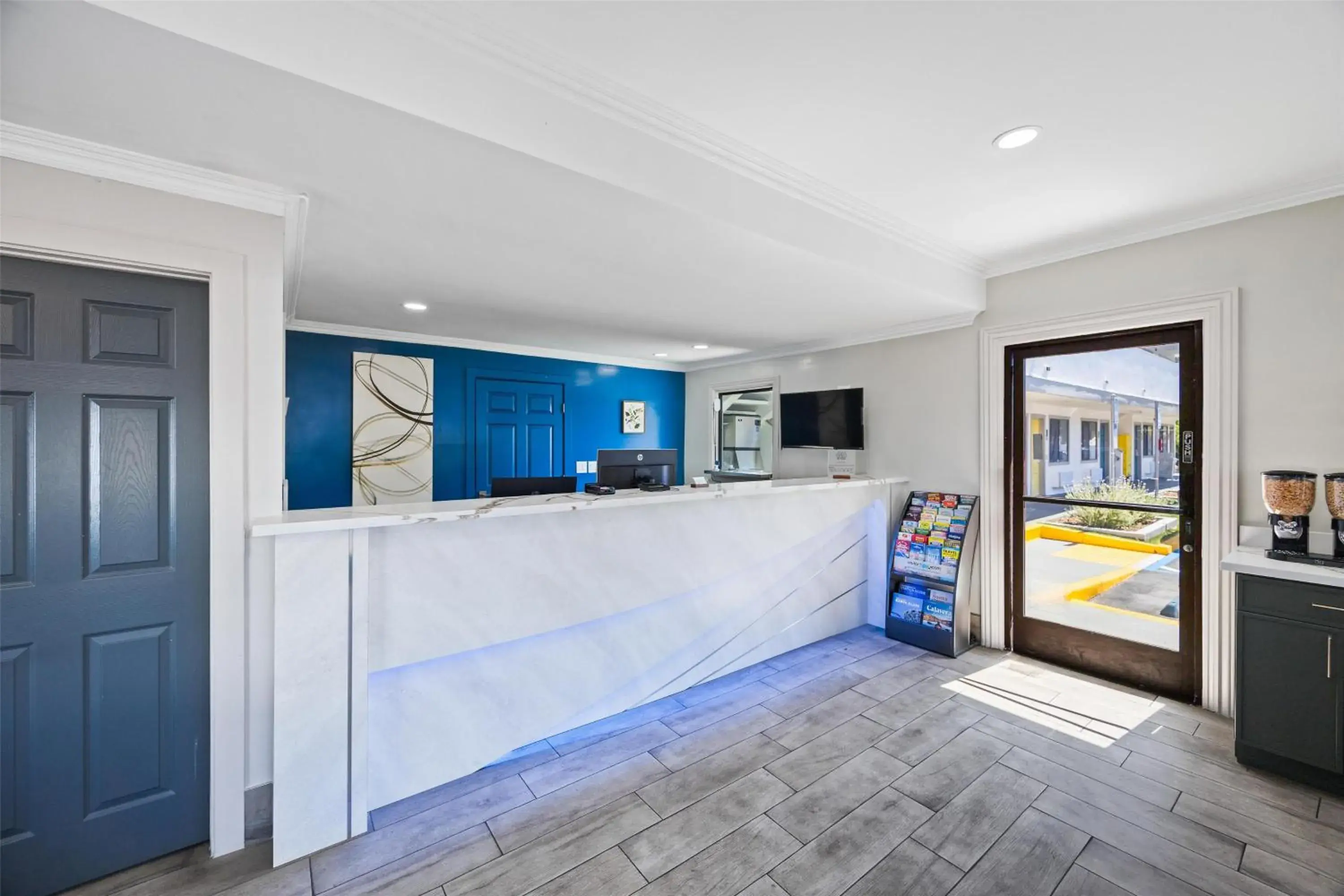 Lobby or reception, Bed in Signature Inn San Jose Lobby or reception, Bed in Signature Inn San Jose