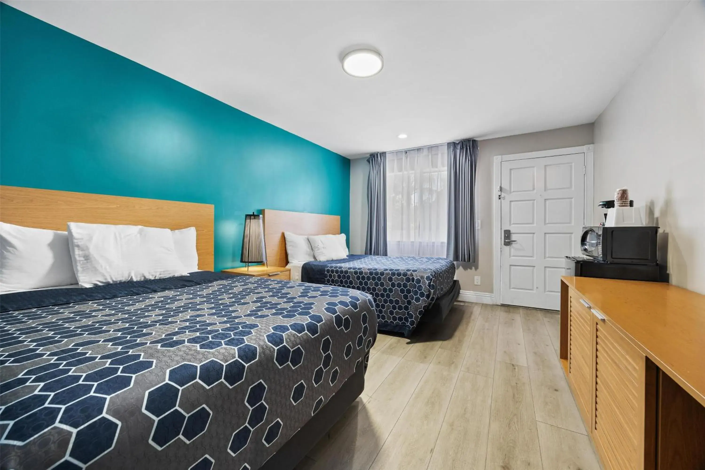 Bedroom, Bed in Signature Inn San Jose Bedroom, Bed in Signature Inn San Jose