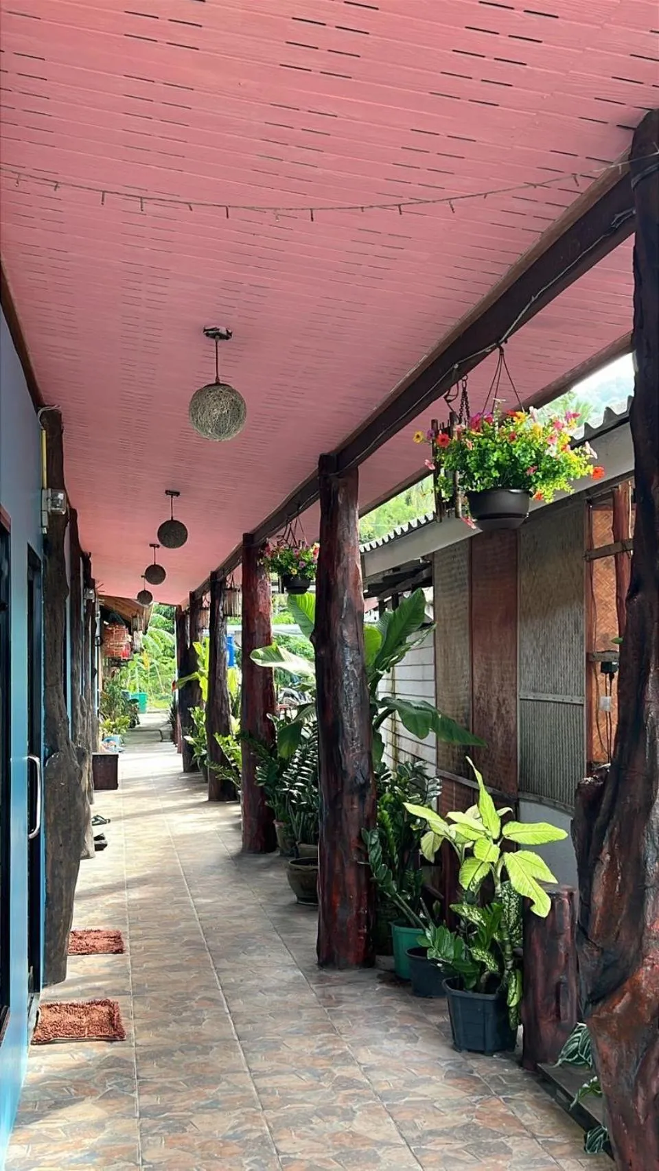 Chomlay Room & Restaurant