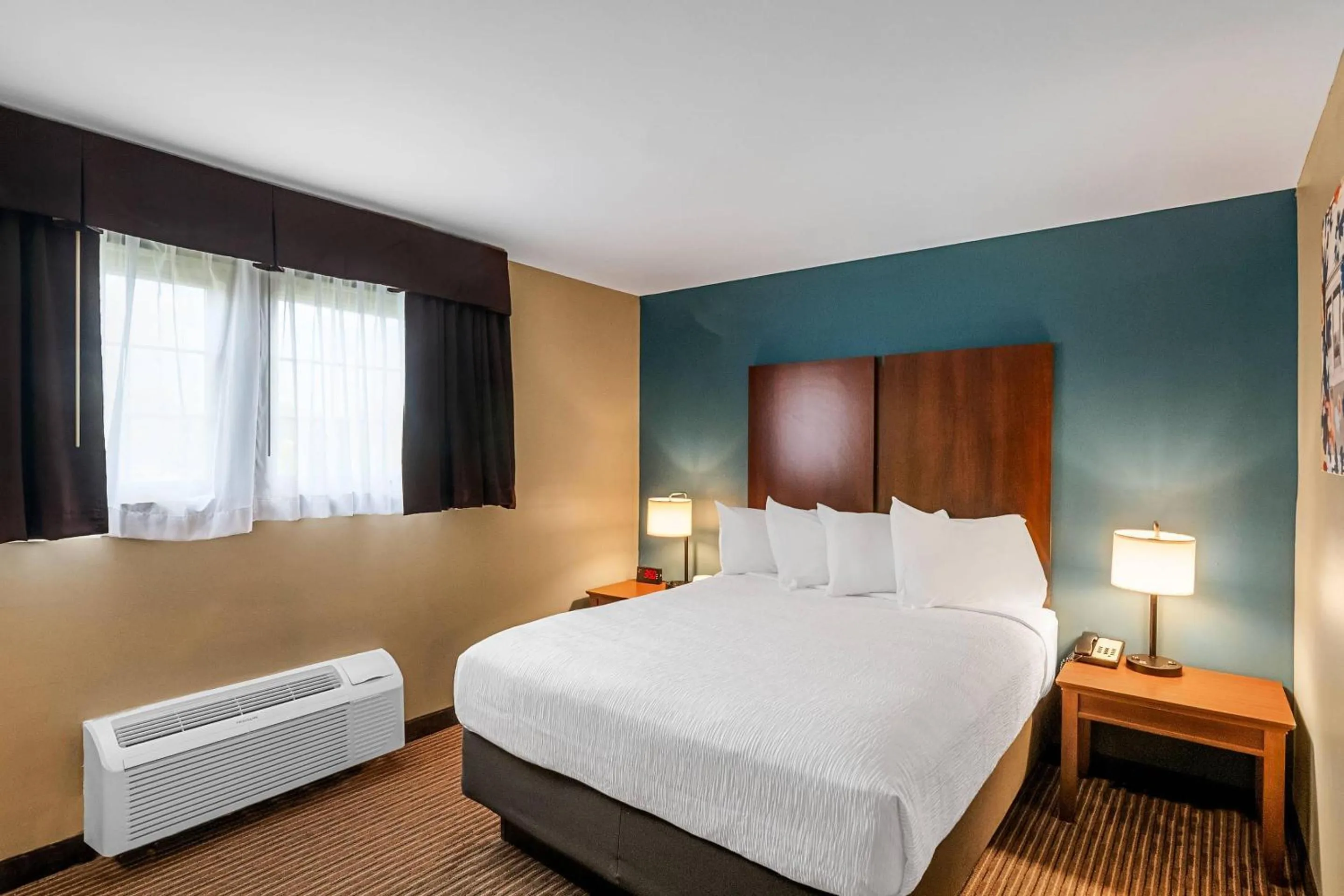 Bedroom, Bed in The Hotel Saratoga, an Ascend Collection Hotel