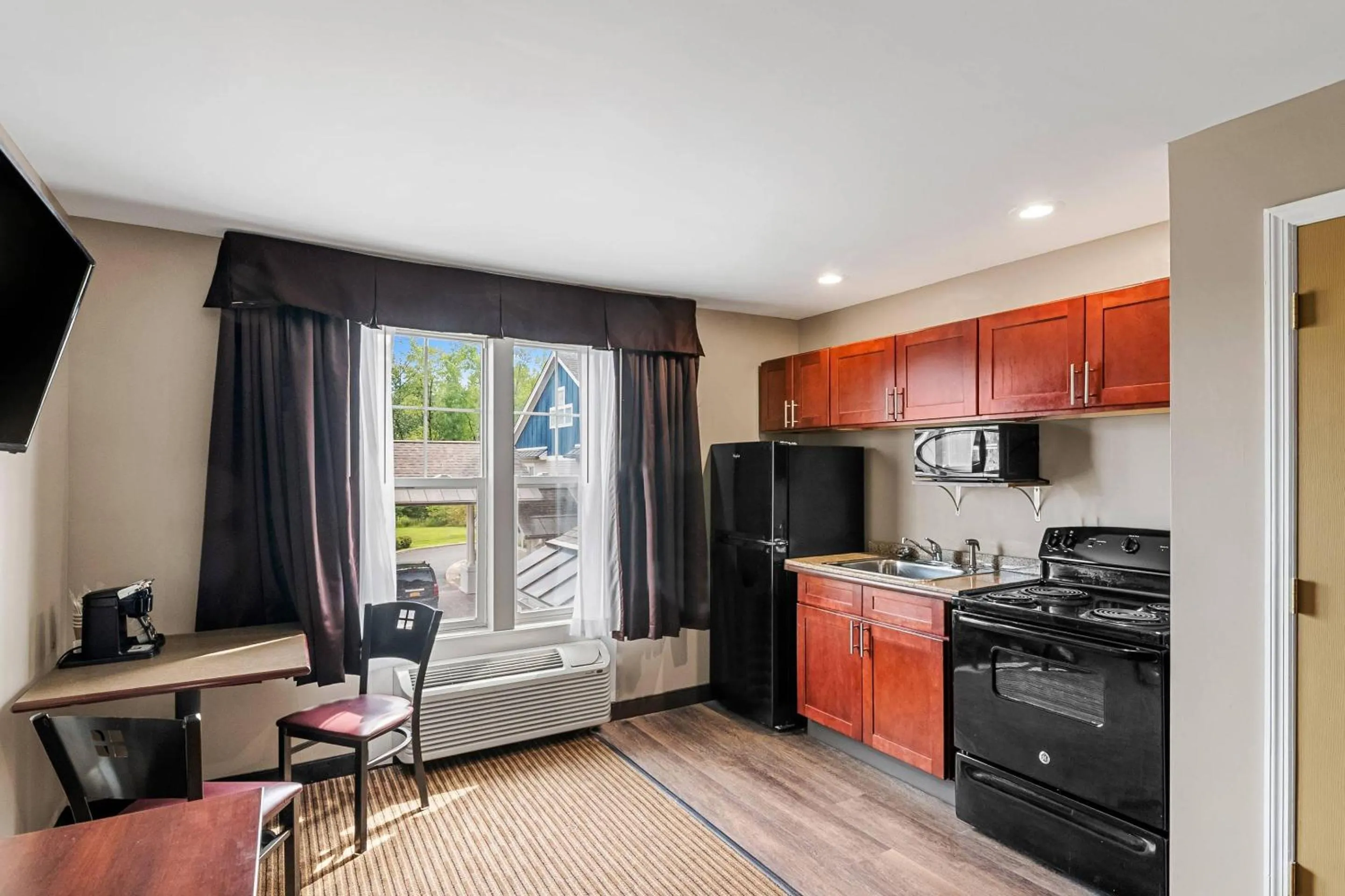 Bedroom in The Hotel Saratoga, an Ascend Collection Hotel