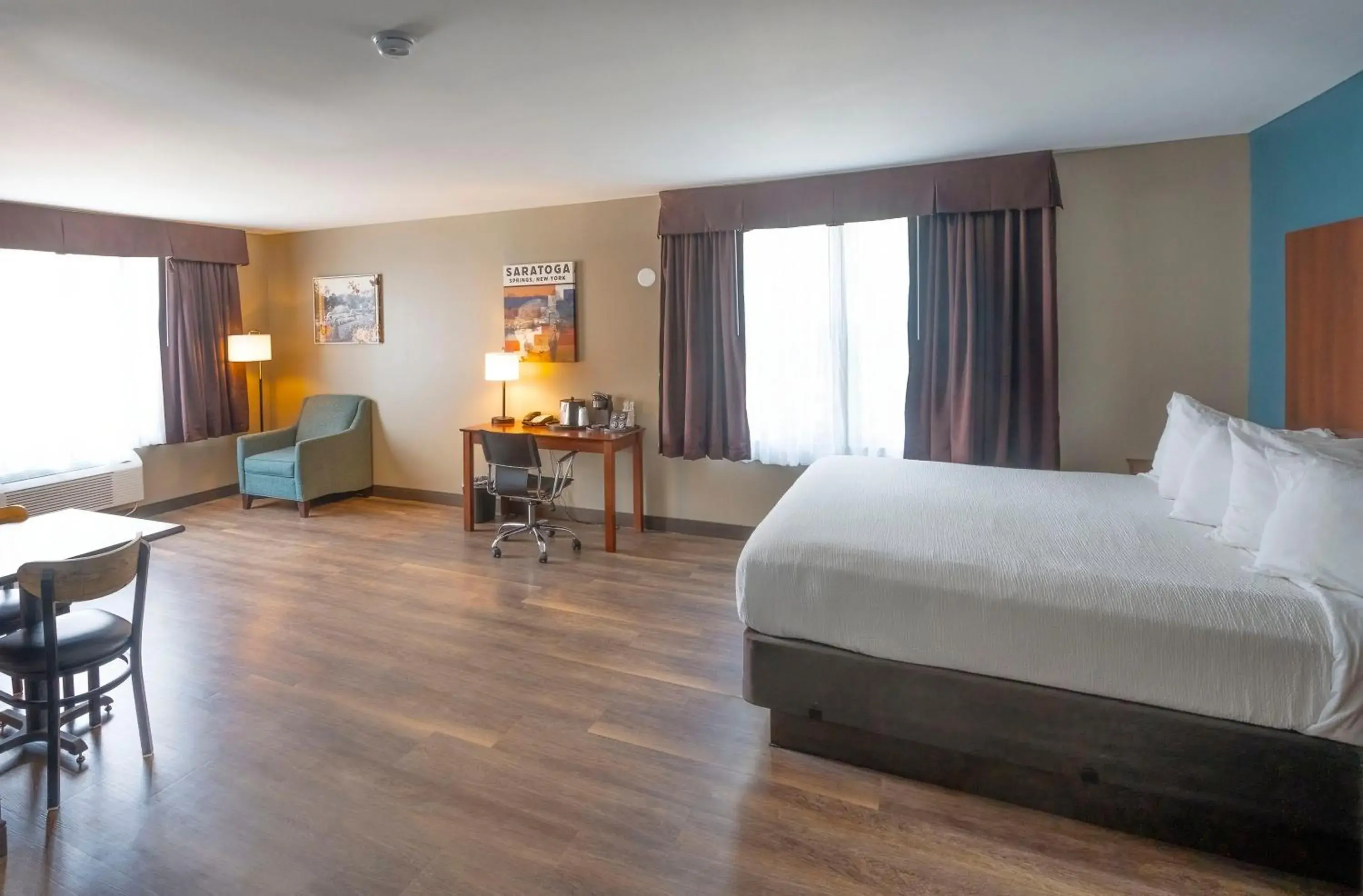 Queen Suite in The Hotel Saratoga, an Ascend Collection Hotel Queen Suite in The Hotel Saratoga, an Ascend Collection Hotel