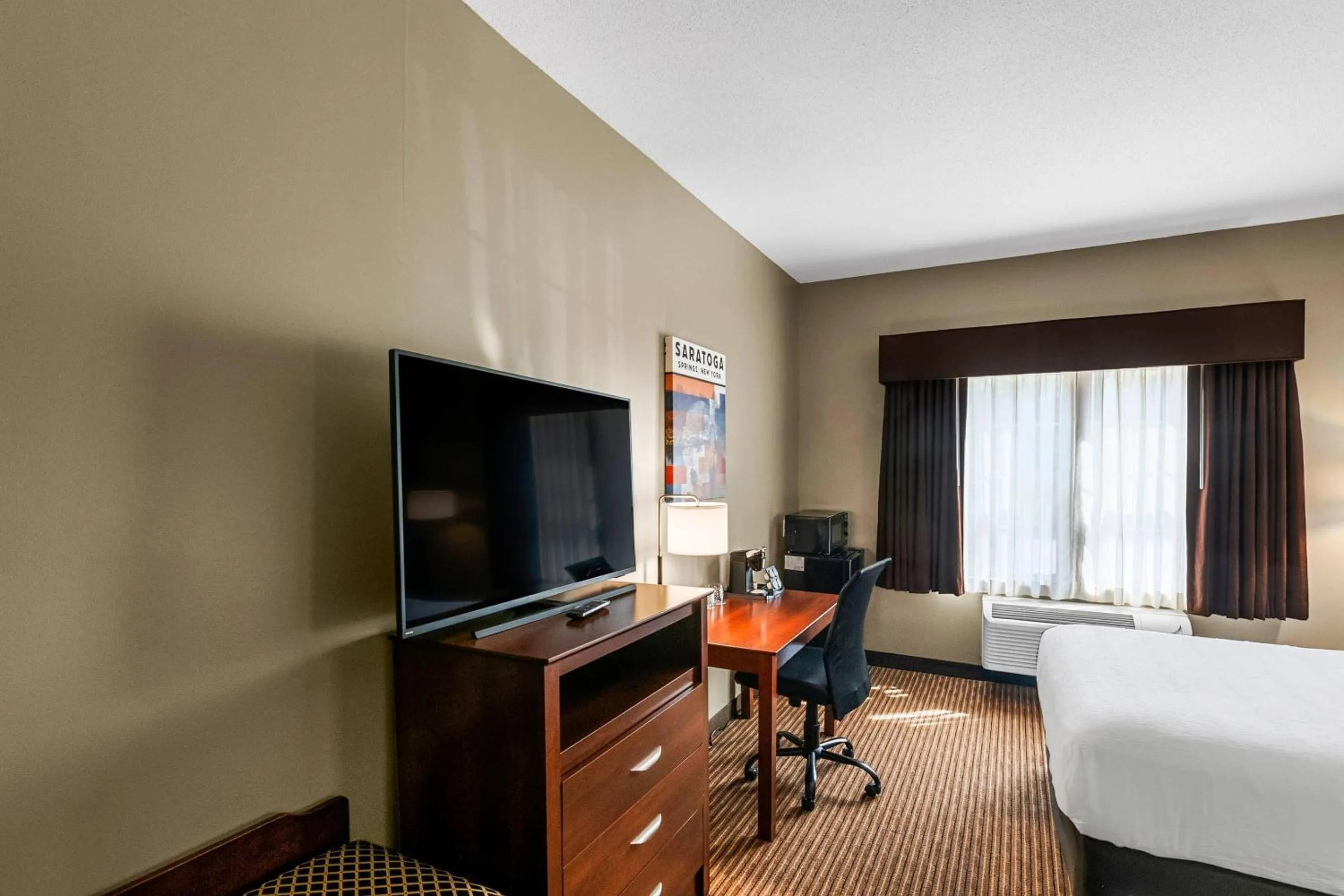 Bedroom, Bed in The Hotel Saratoga, an Ascend Collection Hotel